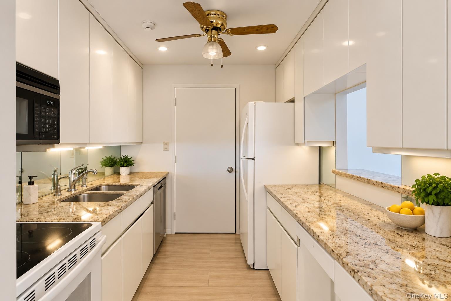 360 Shore, Unit 7L photo 7