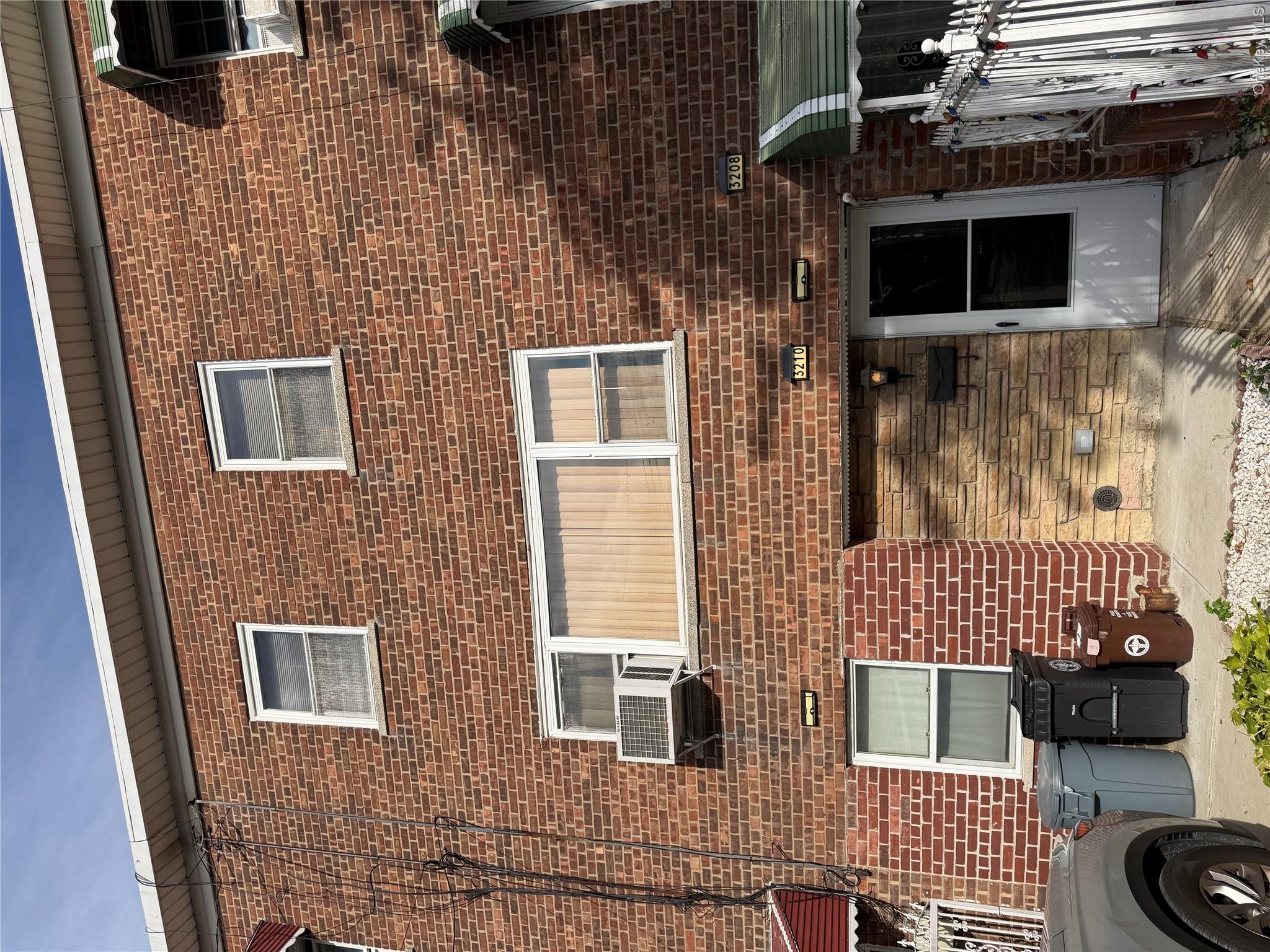 3210 Tenbroeck Avenue – For Sale