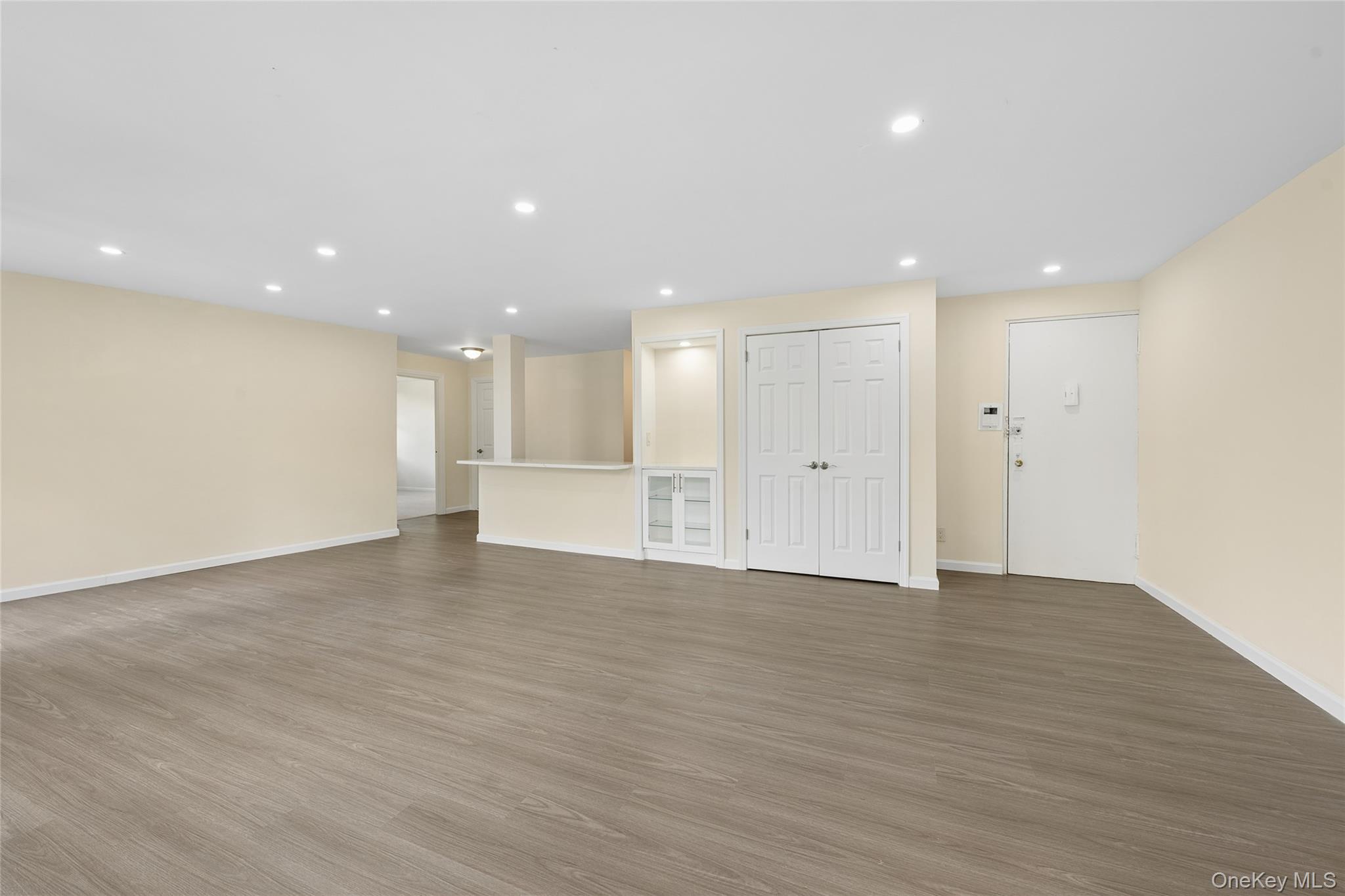 166-26 Powells Cove Boulevard, Unit 3D photo 3