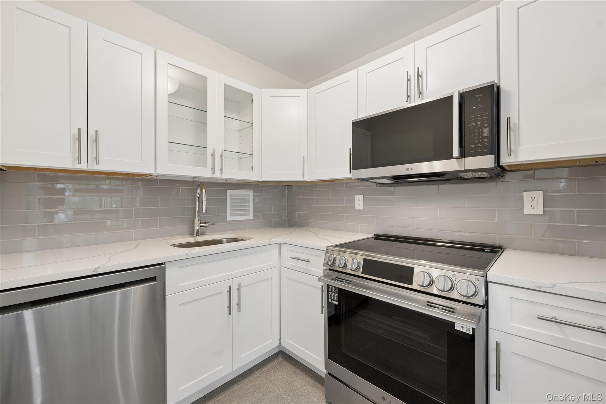 166-26 Powells Cove Boulevard, Unit 3D photo 8