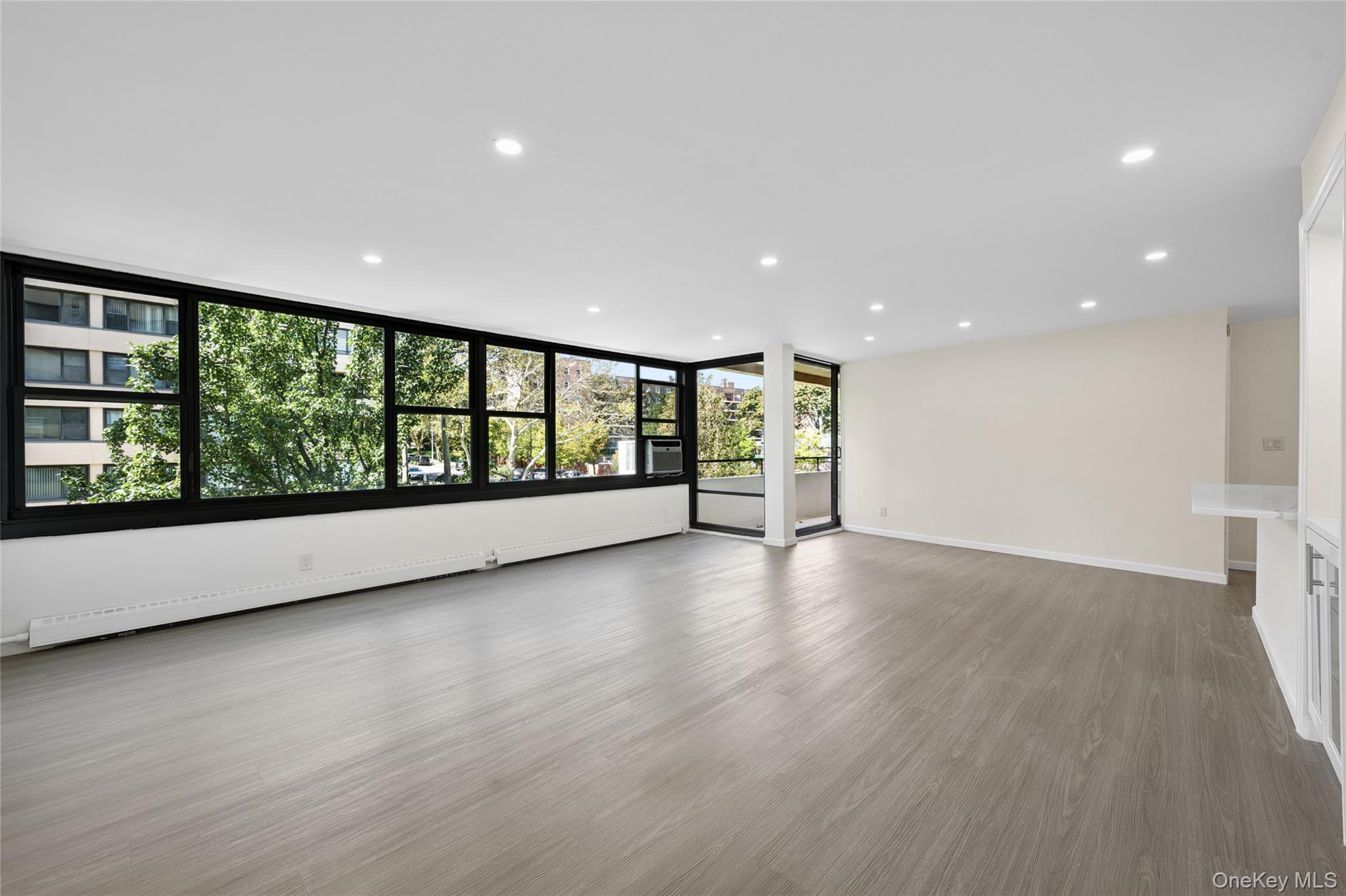 166-26 Powells Cove Boulevard, Unit 3D photo 2