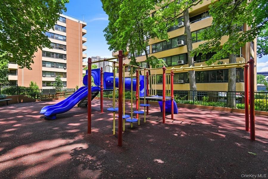 166-26 Powells Cove Boulevard, Unit 3D photo 26