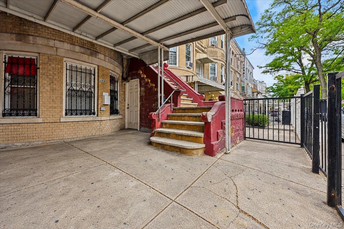 243 Crescent Street – For Sale photo 4
