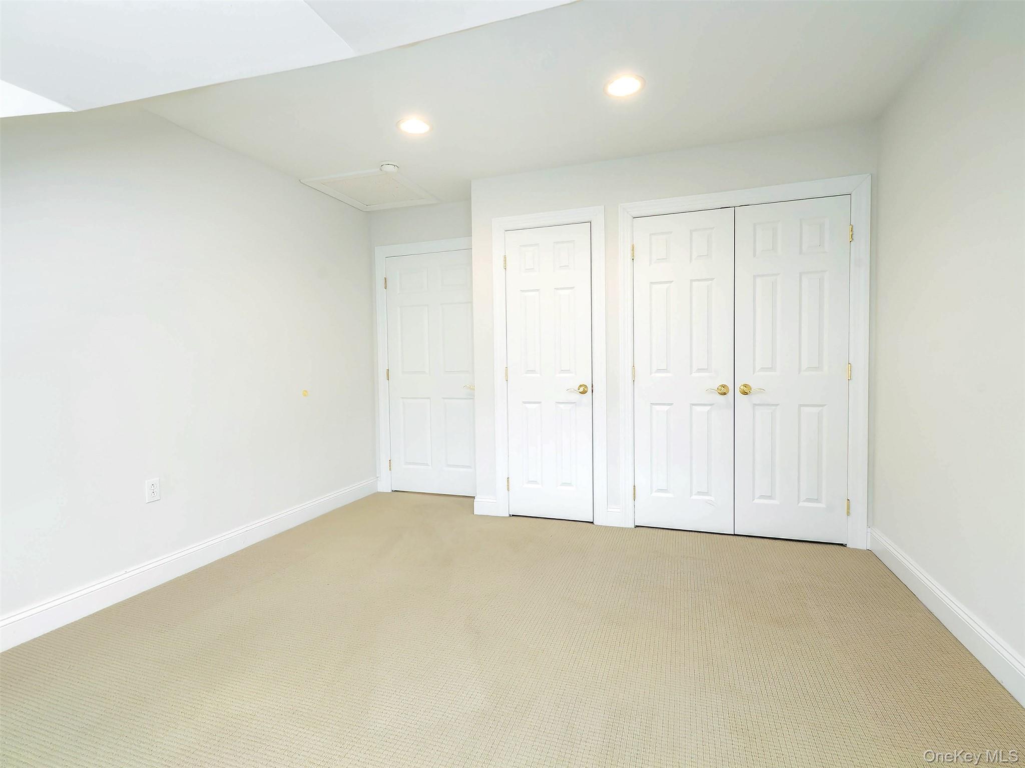 194 Pond View Drive, Unit 387 photo 32
