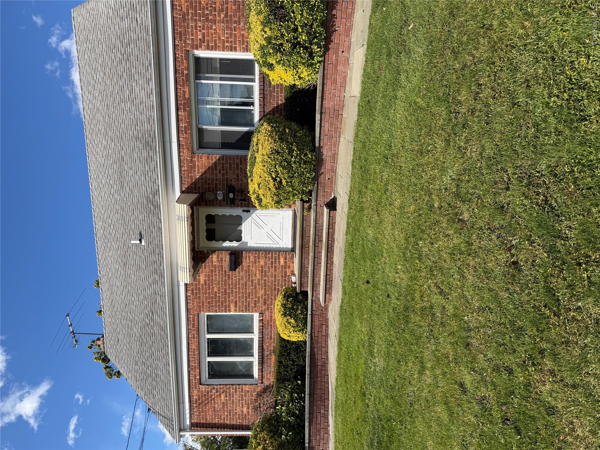 15 Fifth Avenue – For Rent