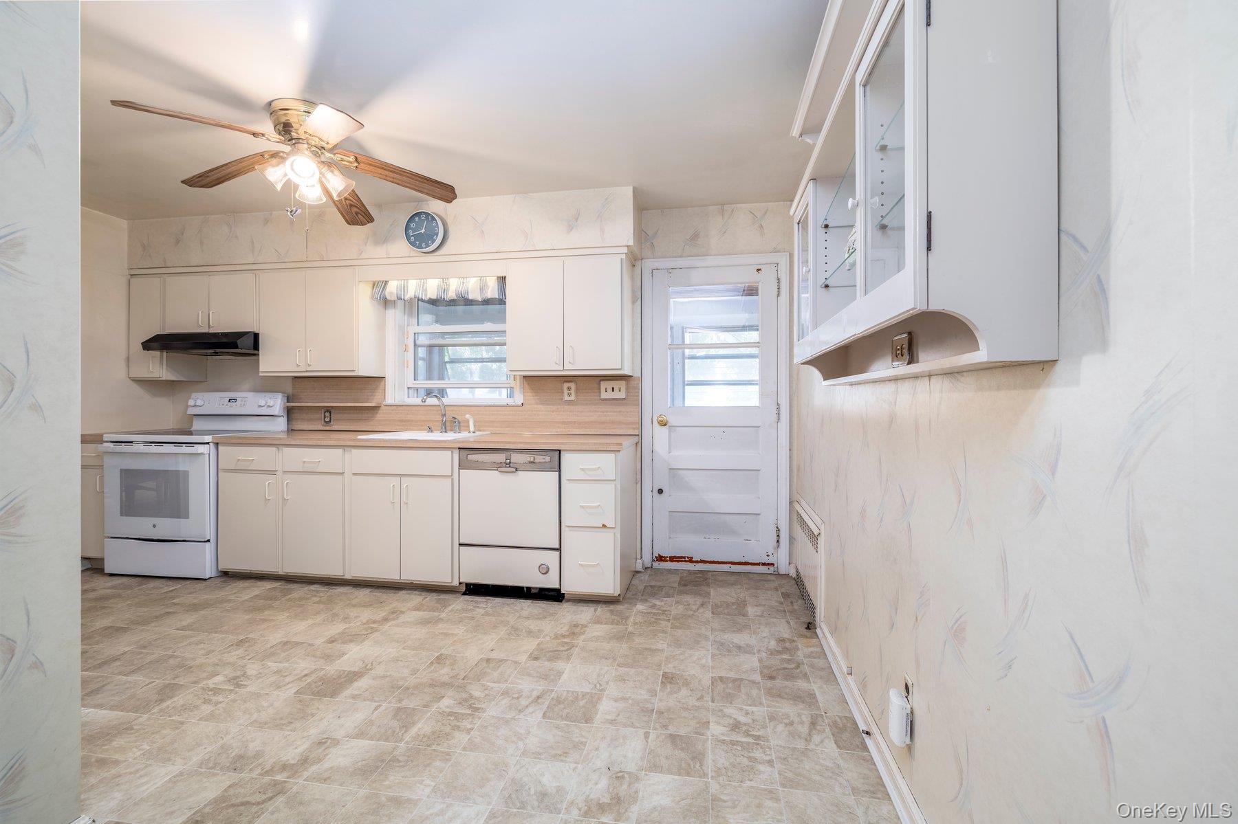 175 E Carpenter Street – For Sale photo 12