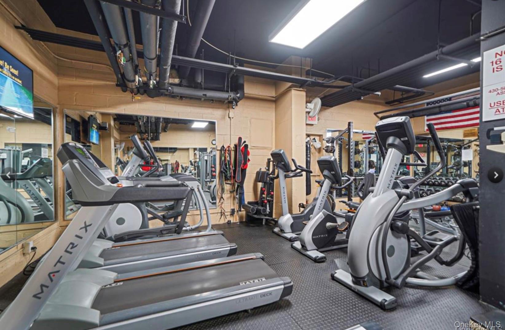 450 Shore Road Rd, Unit 1E photo 2
