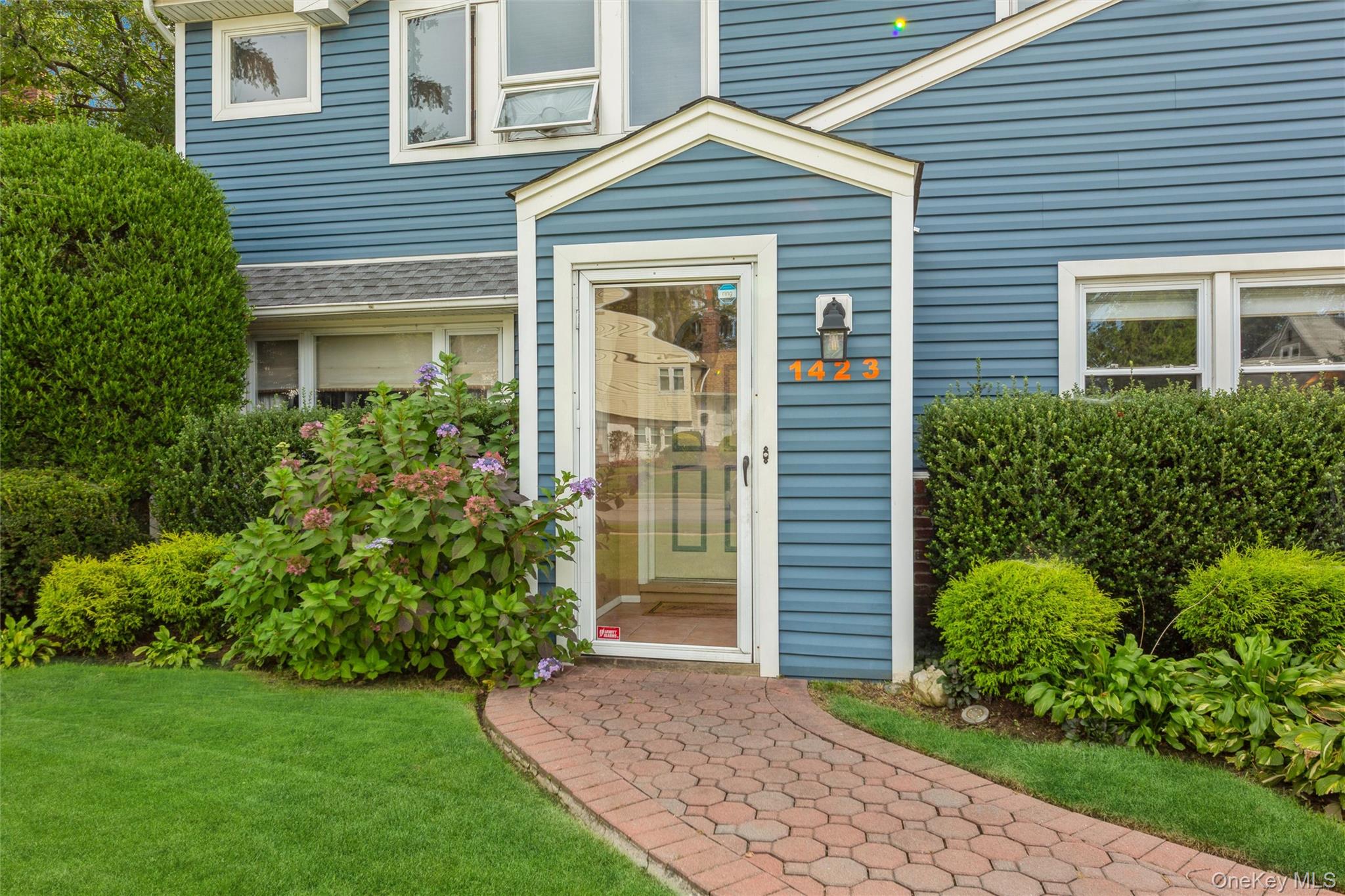 1423 Sturl Avenue – For Sale photo 3