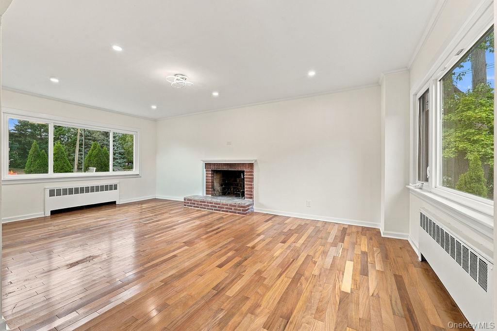 84 Middle Neck Road – For Sale photo 4