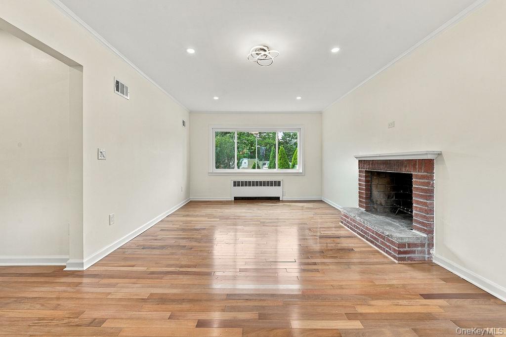 84 Middle Neck Road – For Sale photo 3