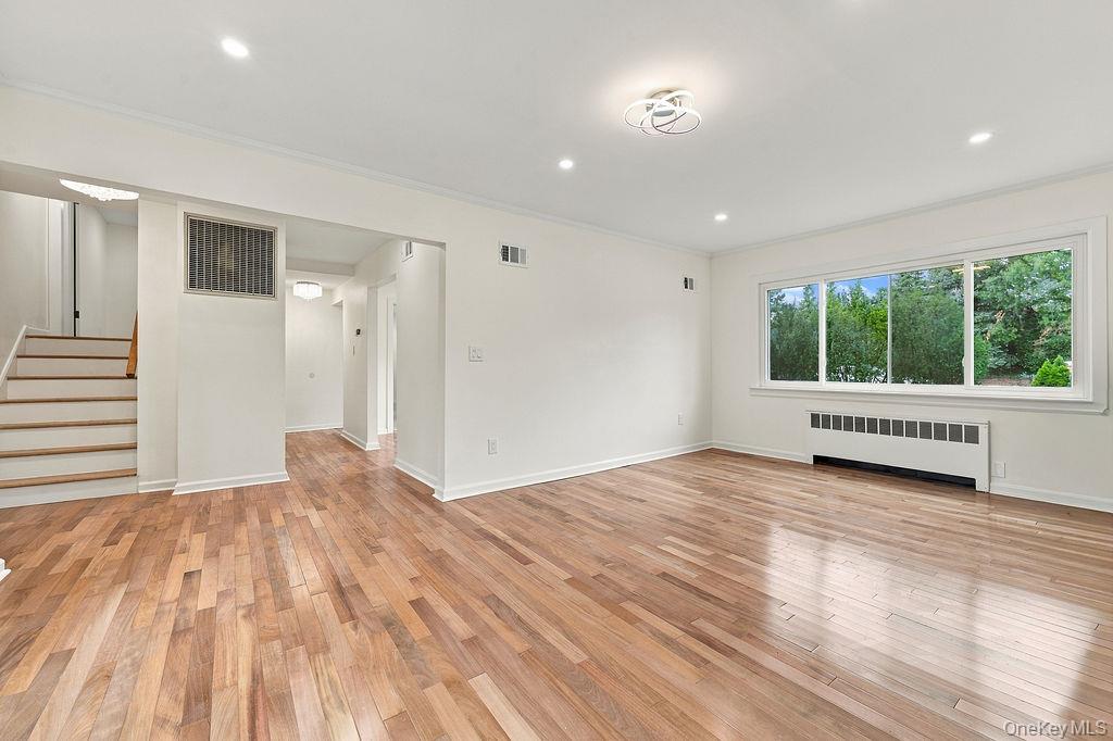 84 Middle Neck Road – For Sale photo 6