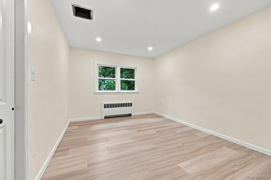 84 Middle Neck Road – For Sale photo 19