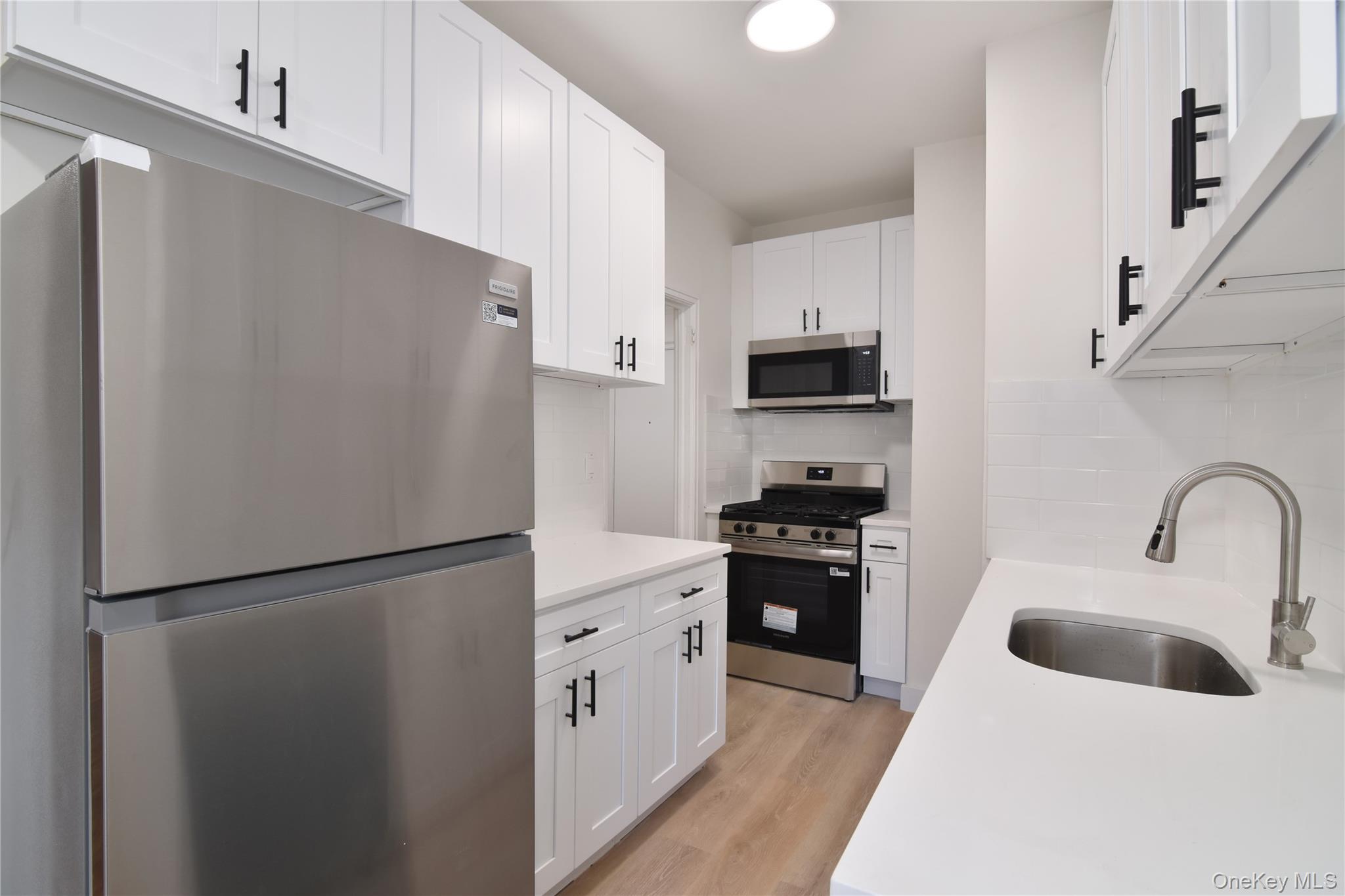 590 E 3rd Street, Unit 4C photo 4