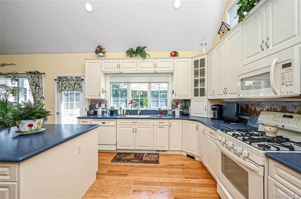 828 Pondview Road – For Sale photo 9