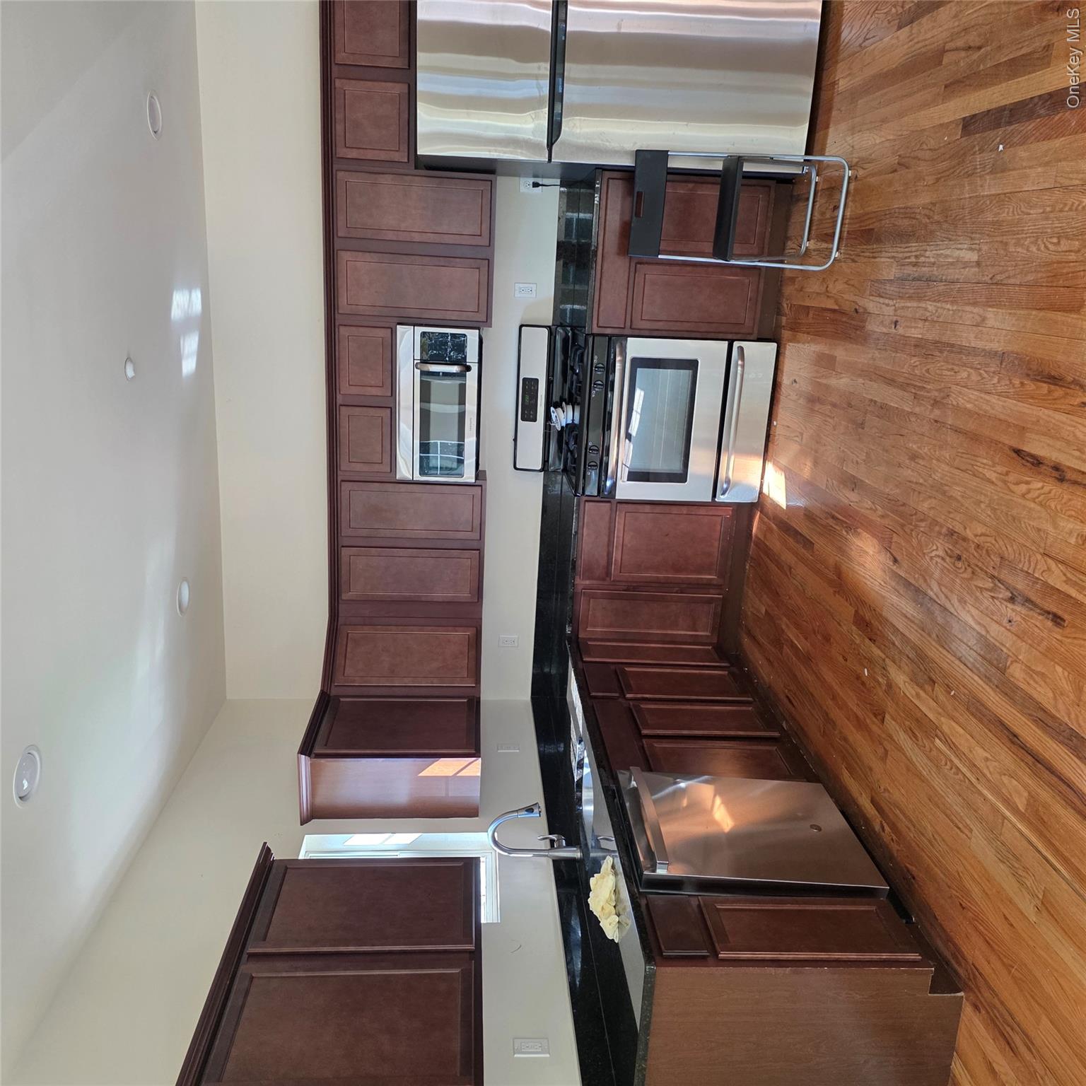 3025 Sunrise Highway Highway, Unit 7 photo 2
