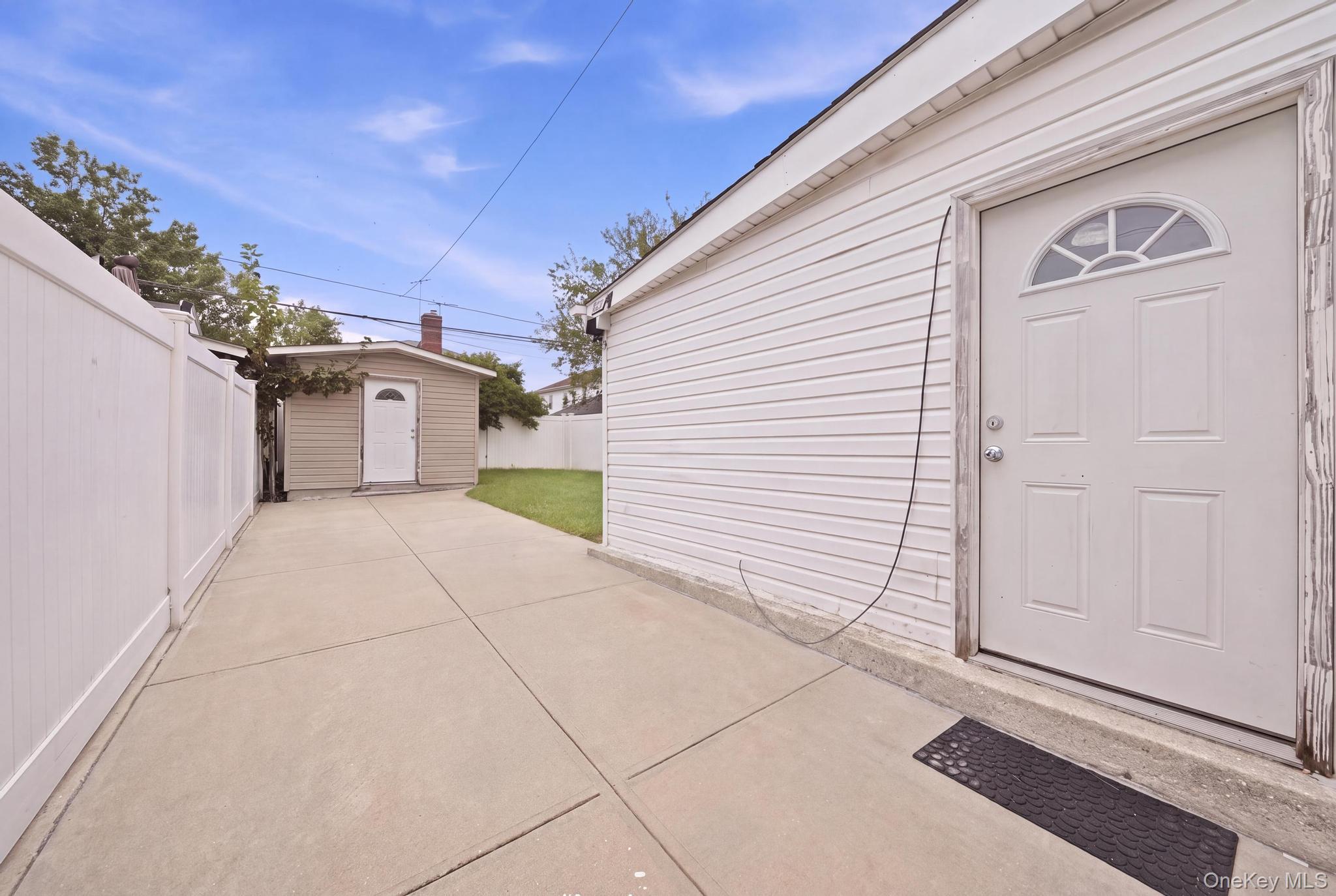 7729 249 – For Sale photo 2