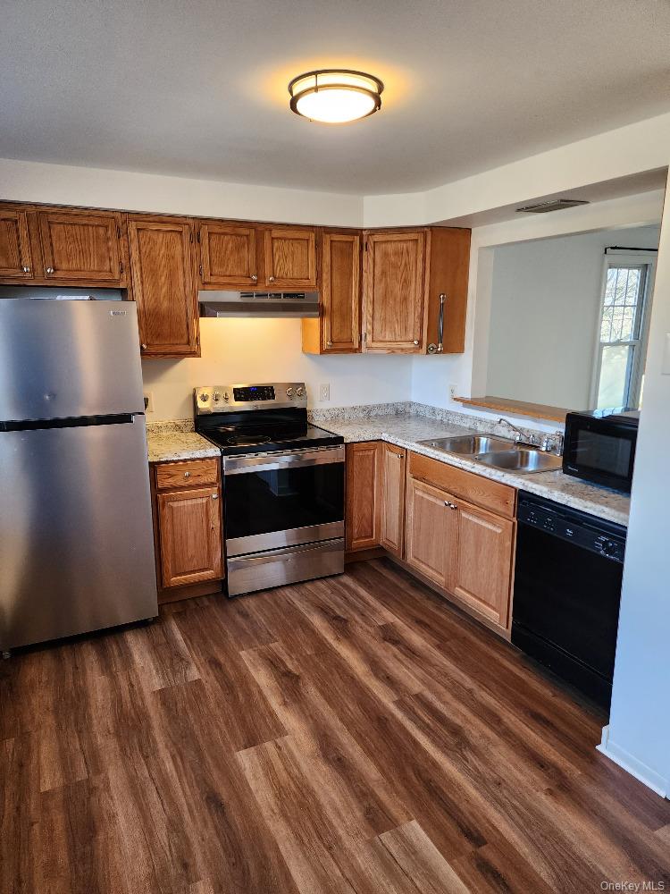 16 HARBORHILL Court – For Rent photo 3