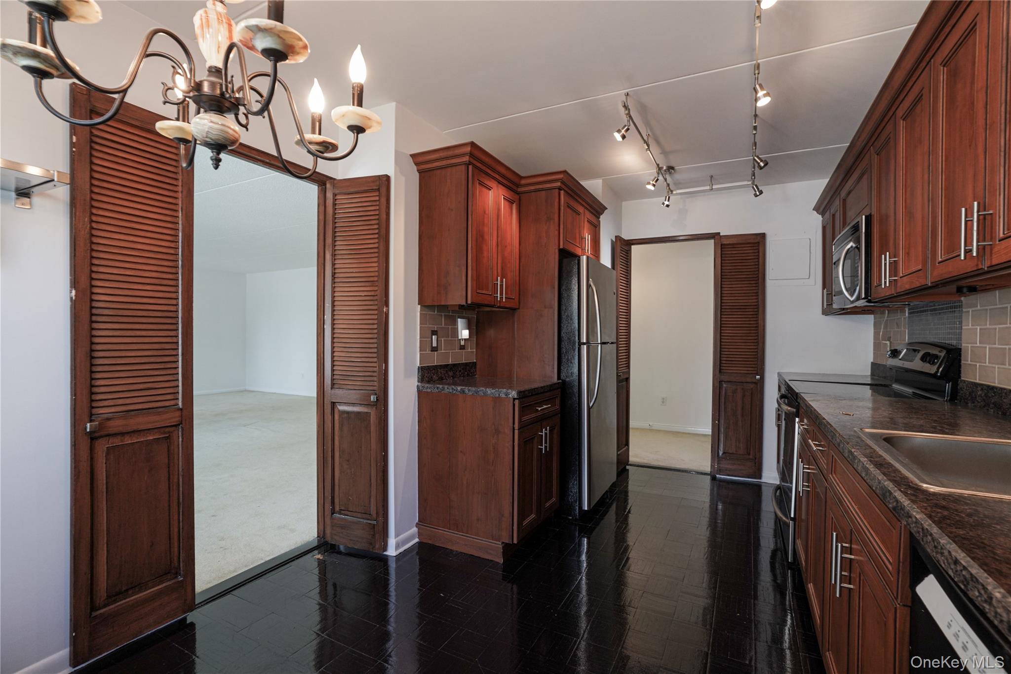 500 High Point Drive, Unit 403 photo 25
