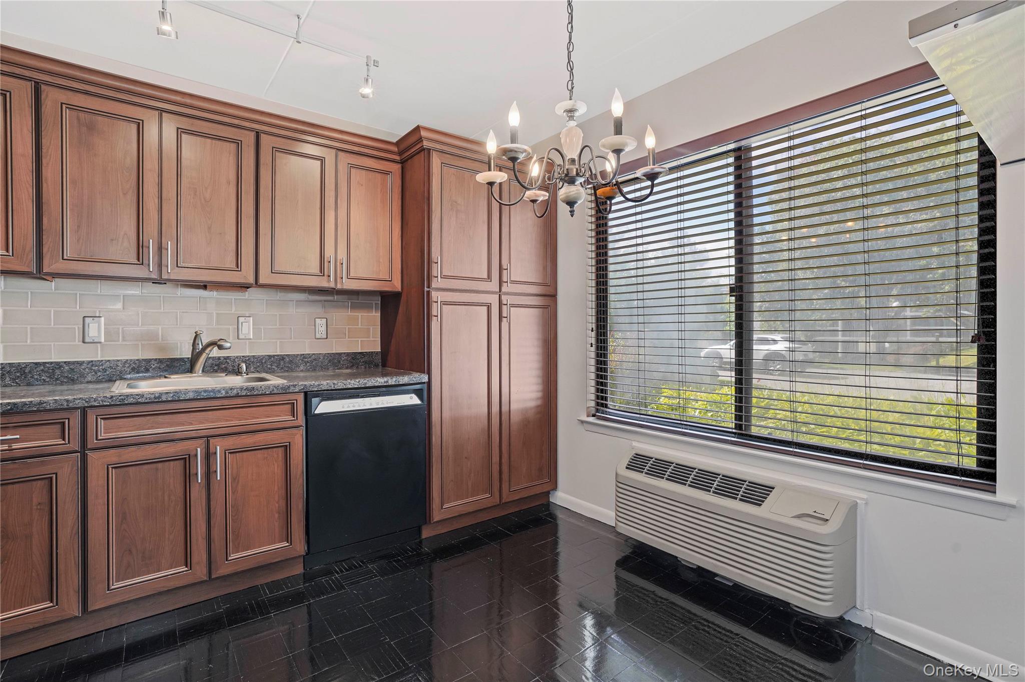 500 High Point Drive, Unit 403 photo 22