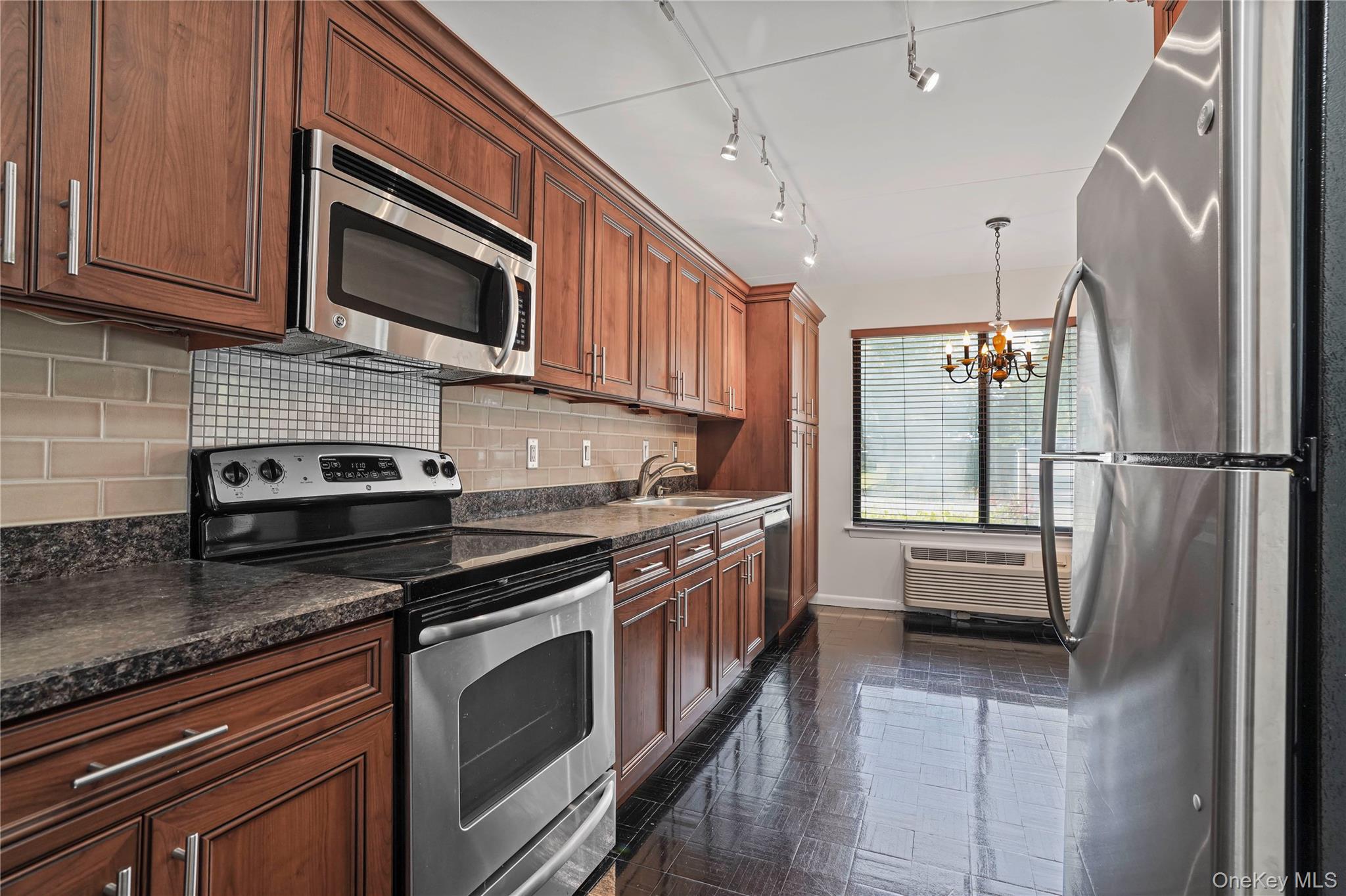 500 High Point Drive, Unit 403 photo 19