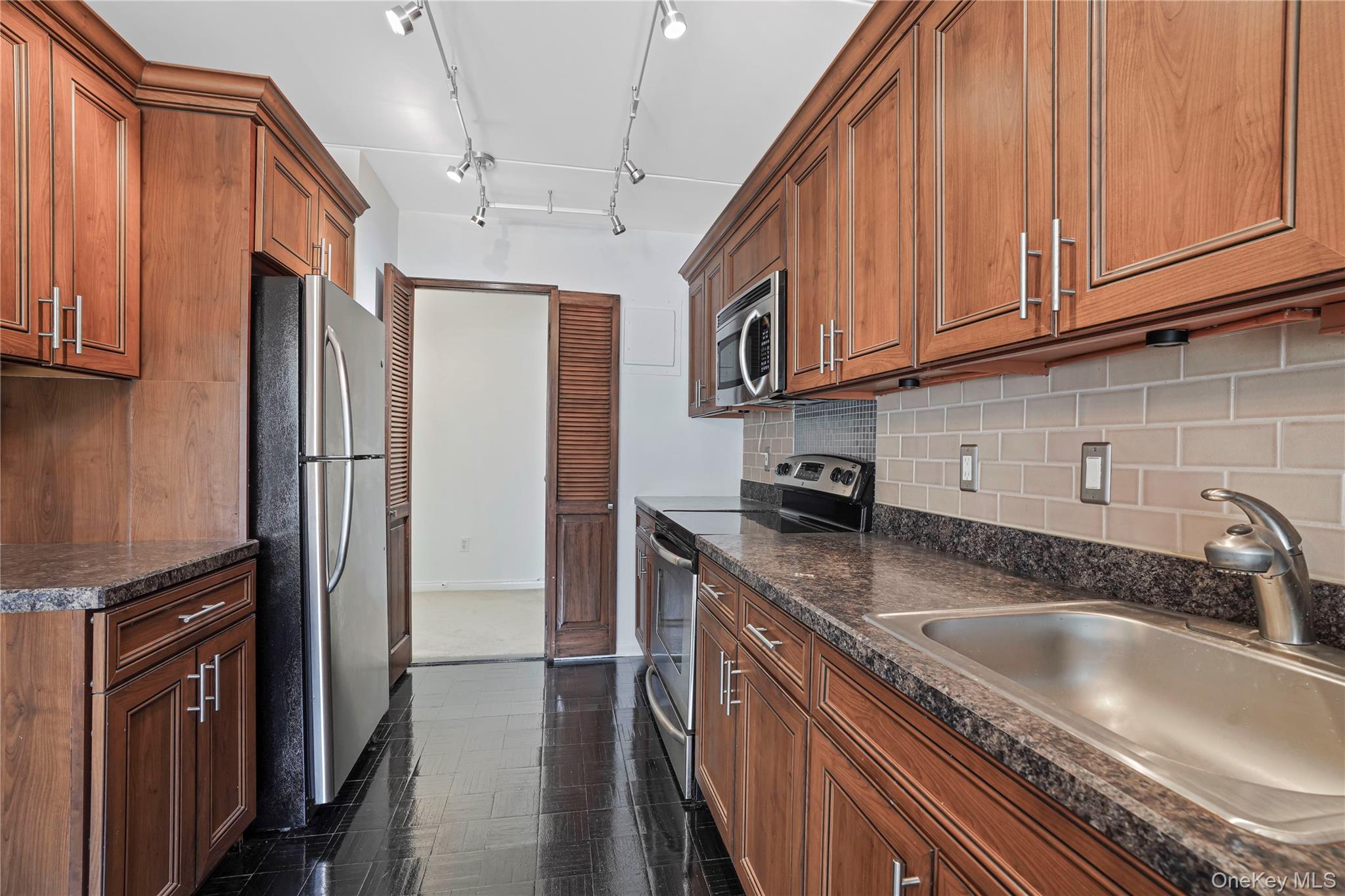 500 High Point Drive, Unit 403 photo 26