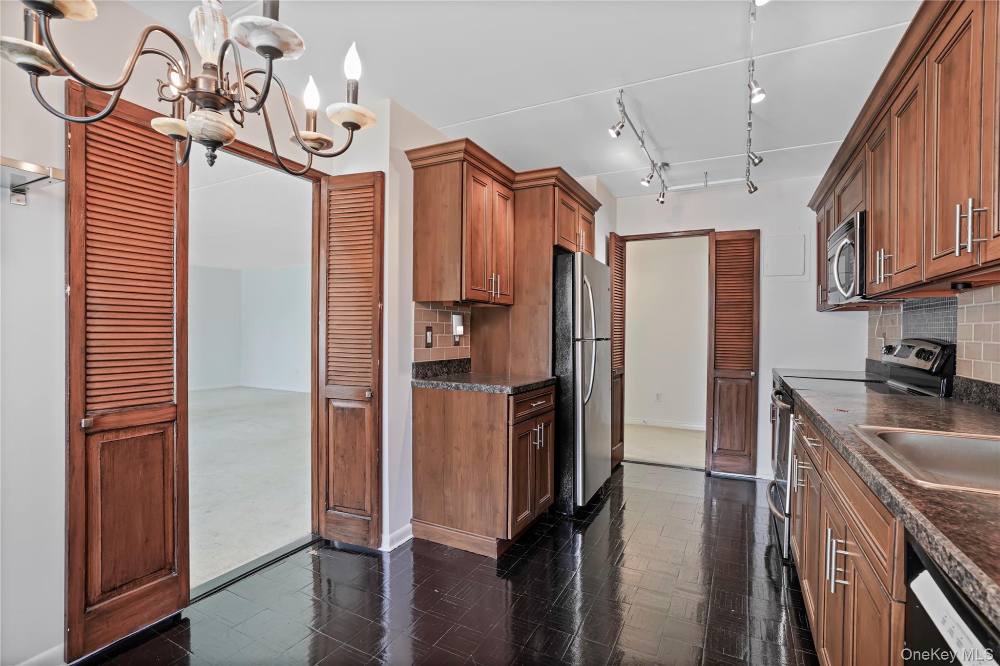 500 High Point Drive, Unit 403 photo 24