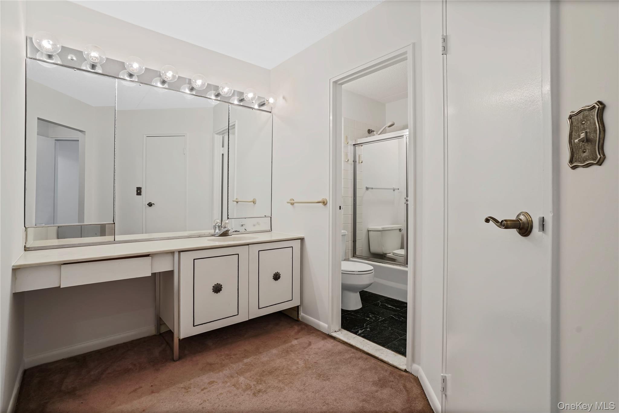 500 High Point Drive, Unit 403 photo 8