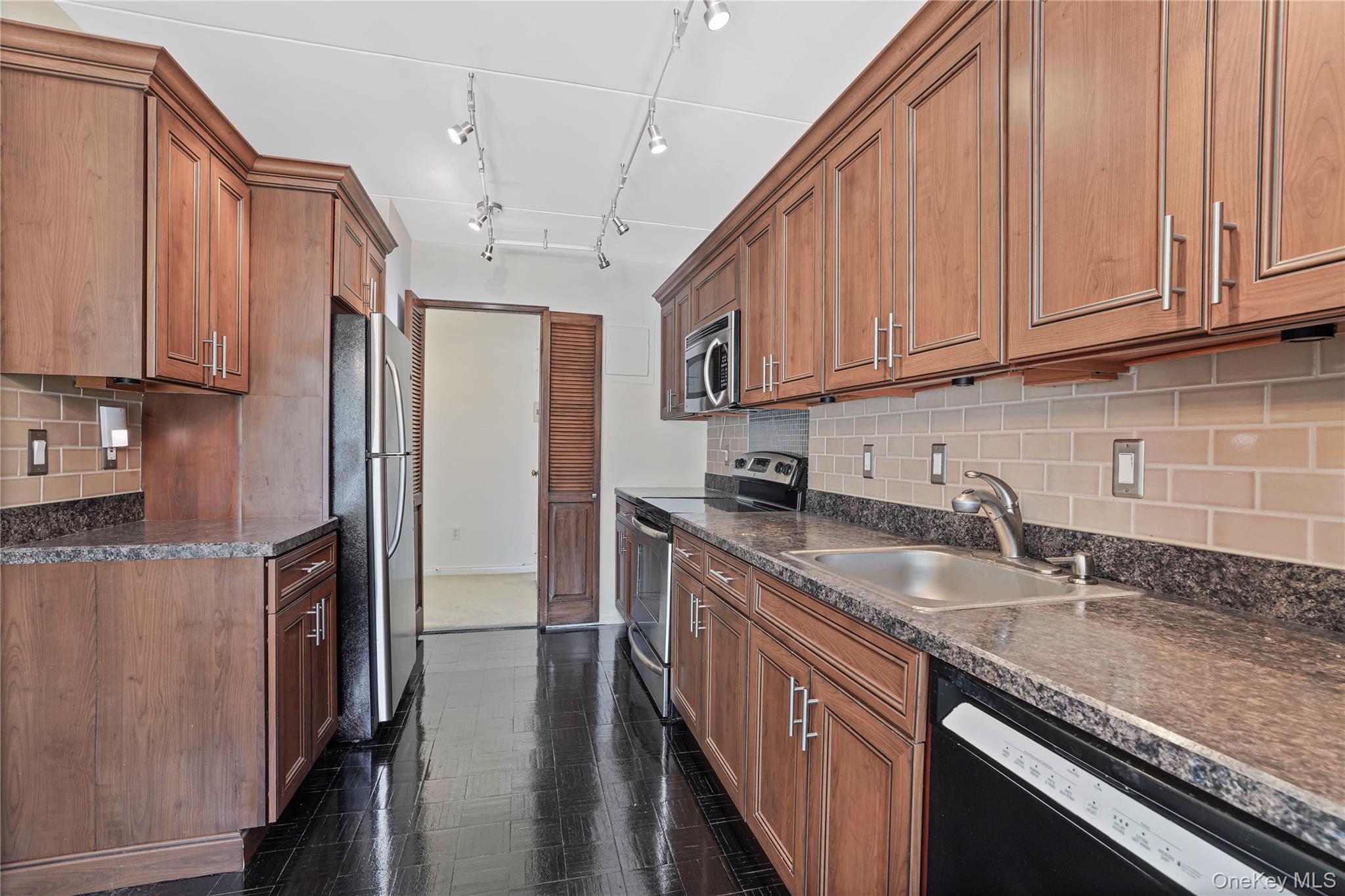 500 High Point Drive, Unit 403 photo 23