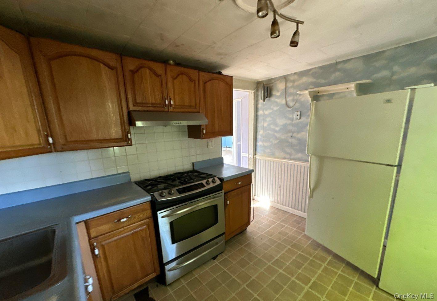 184 Suffolk Avenue – For Sale photo 4