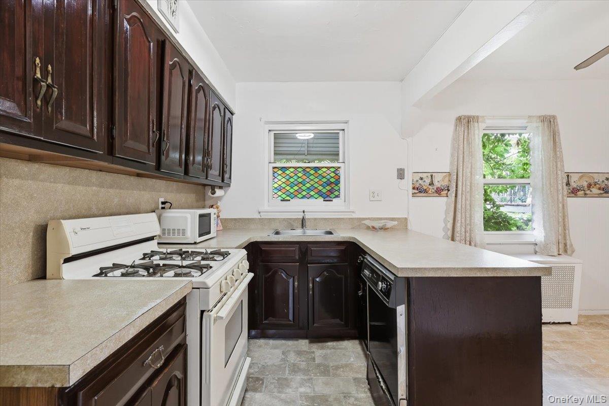 1647 Radcliff Avenue – For Sale photo 8