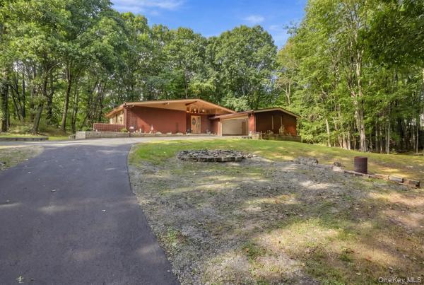 51 Leslie Road – For Sale