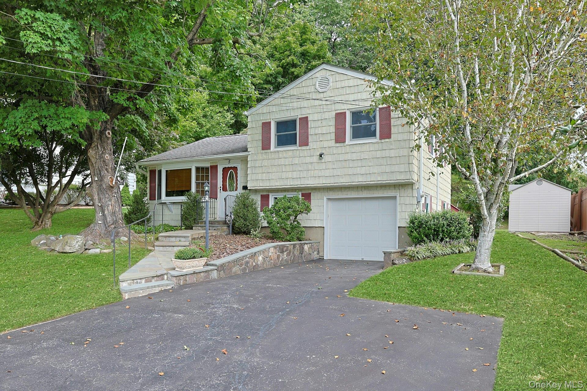 5 Seward Court – For Sale photo 2