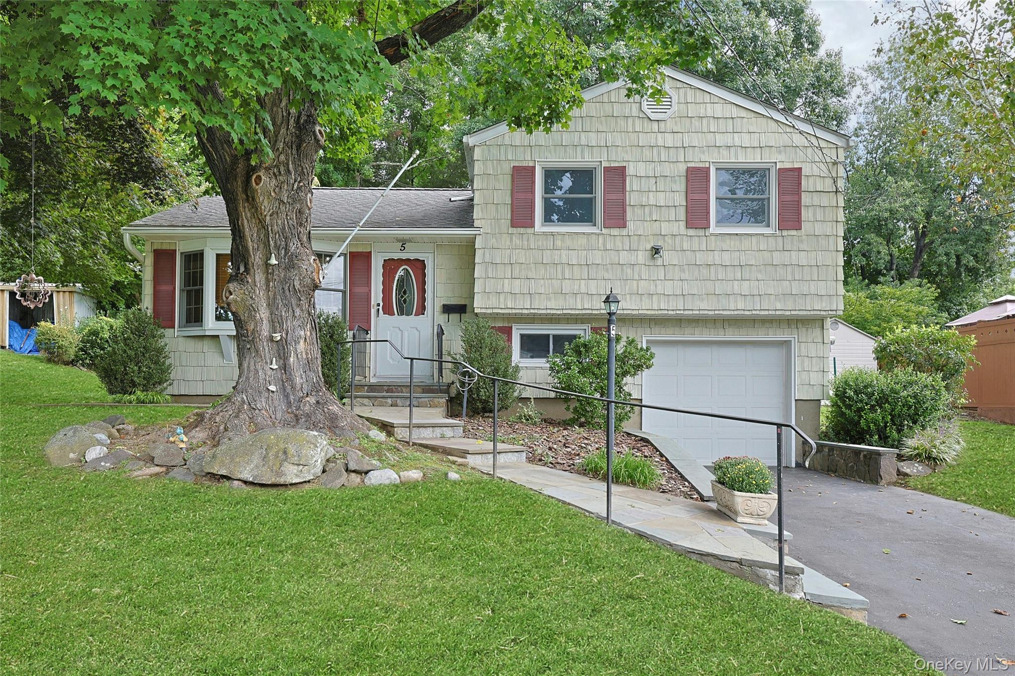 5 Seward Court – For Sale