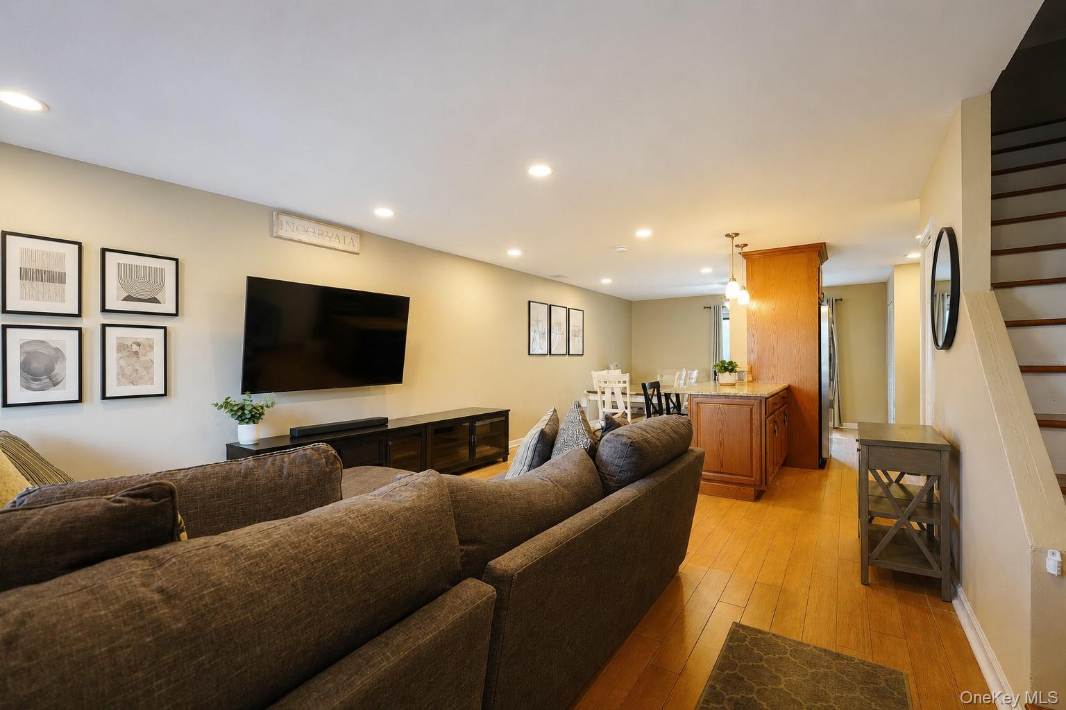 30 Hemlock Court – For Sale photo 3