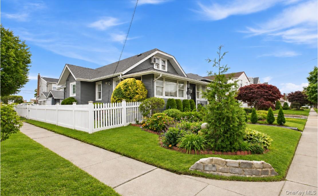 58 W Windsor Parkway – For Sale