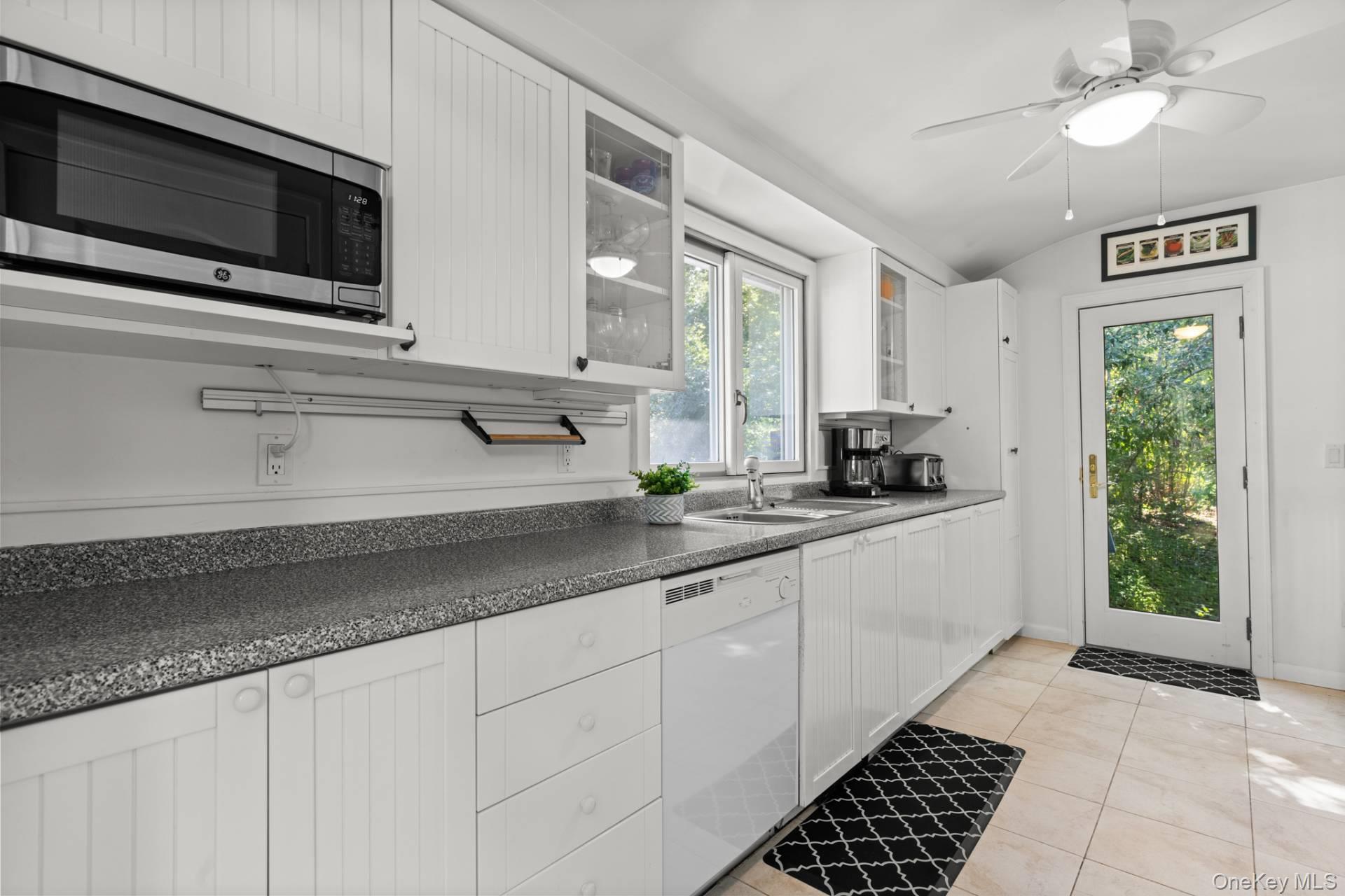33 Guernsey Lane – For Sale photo 14