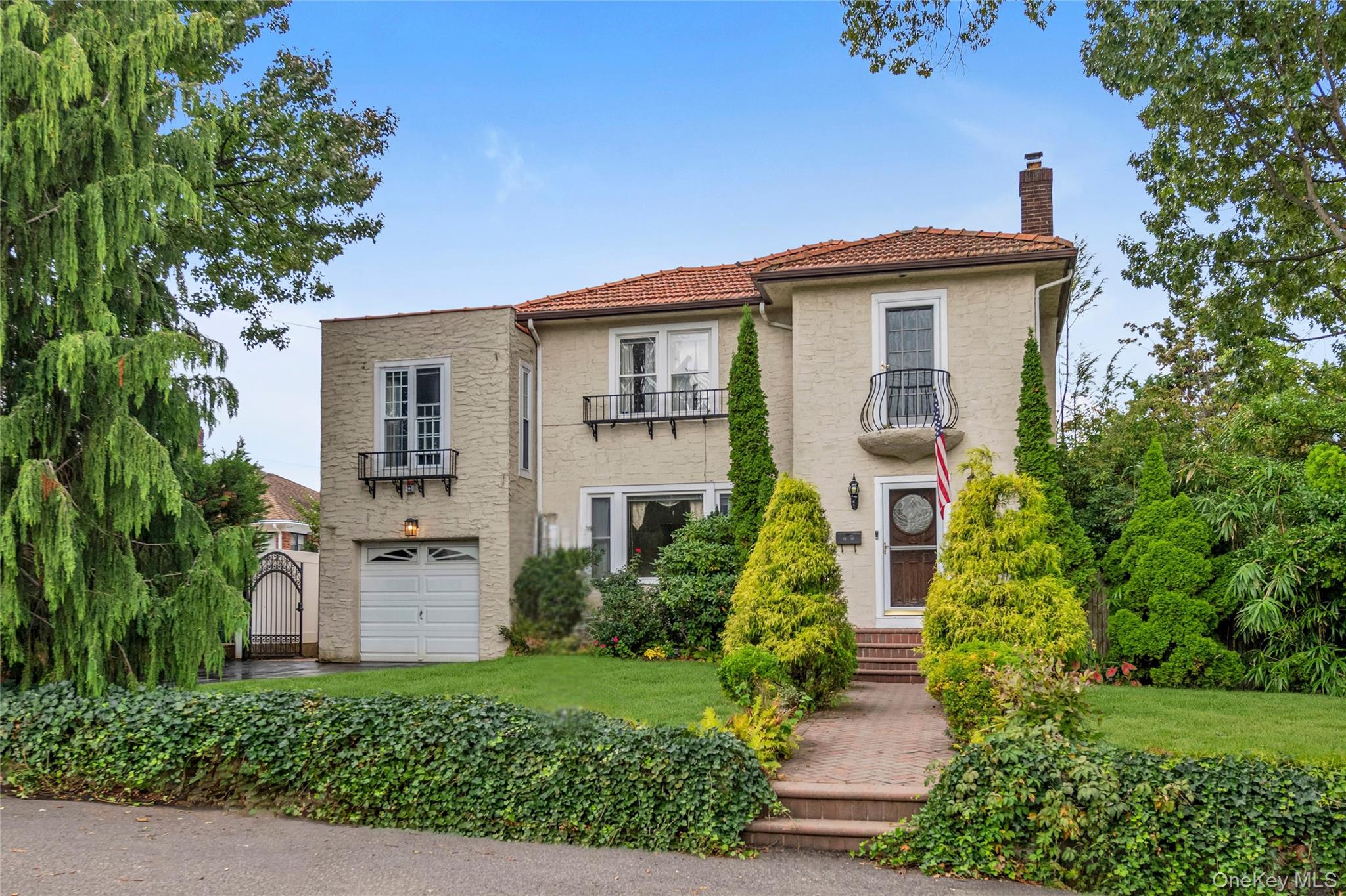 14-84 164 Street – For Sale