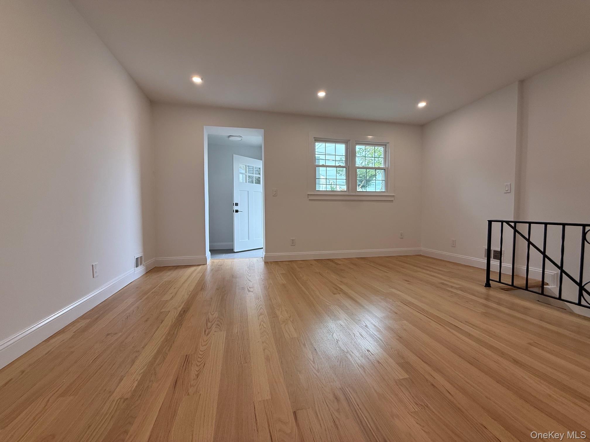 30 Elissa Lane, Unit 1 (1st Flo photo 12