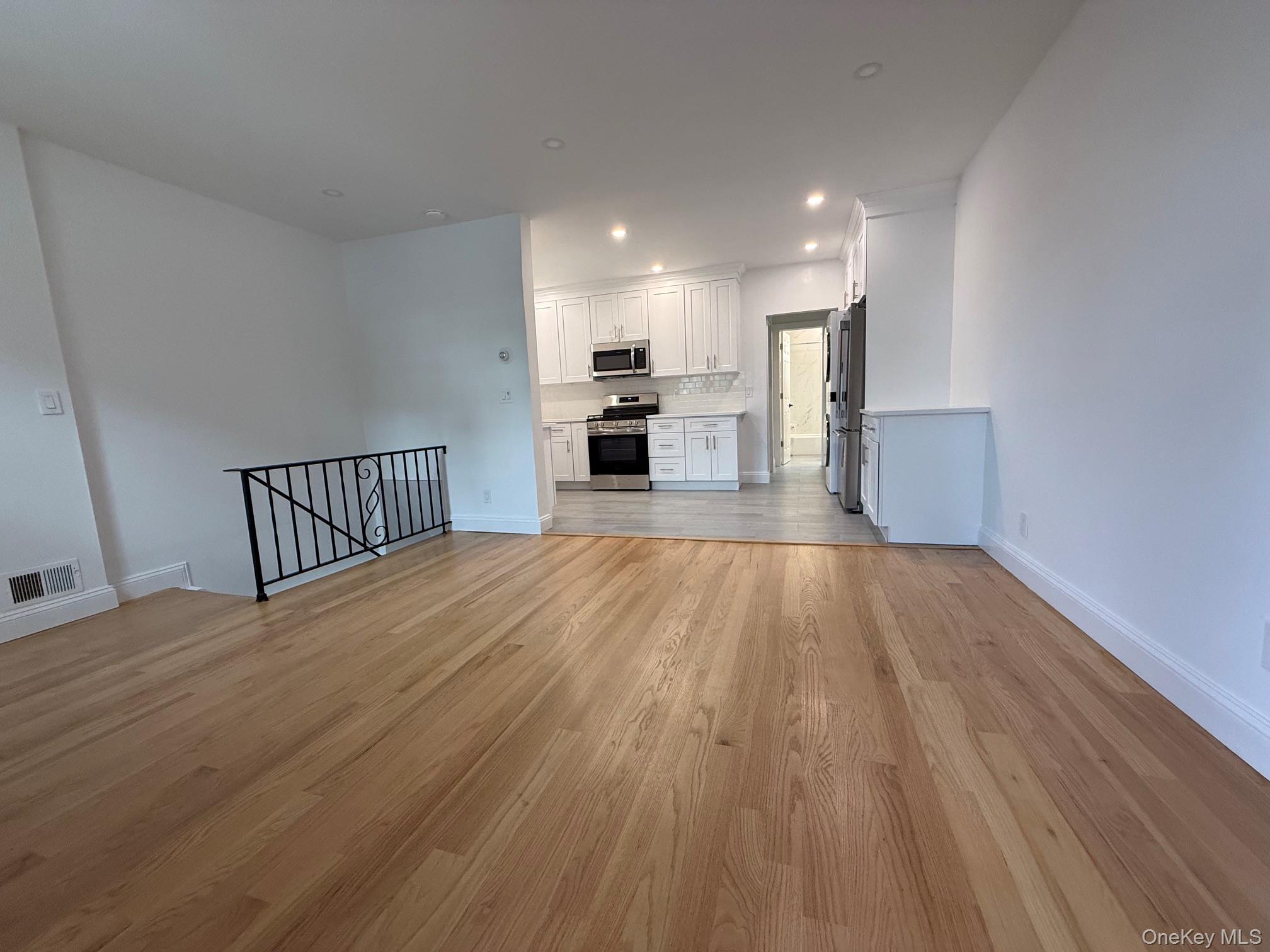 30 Elissa Lane, Unit 1 (1st Flo photo 5