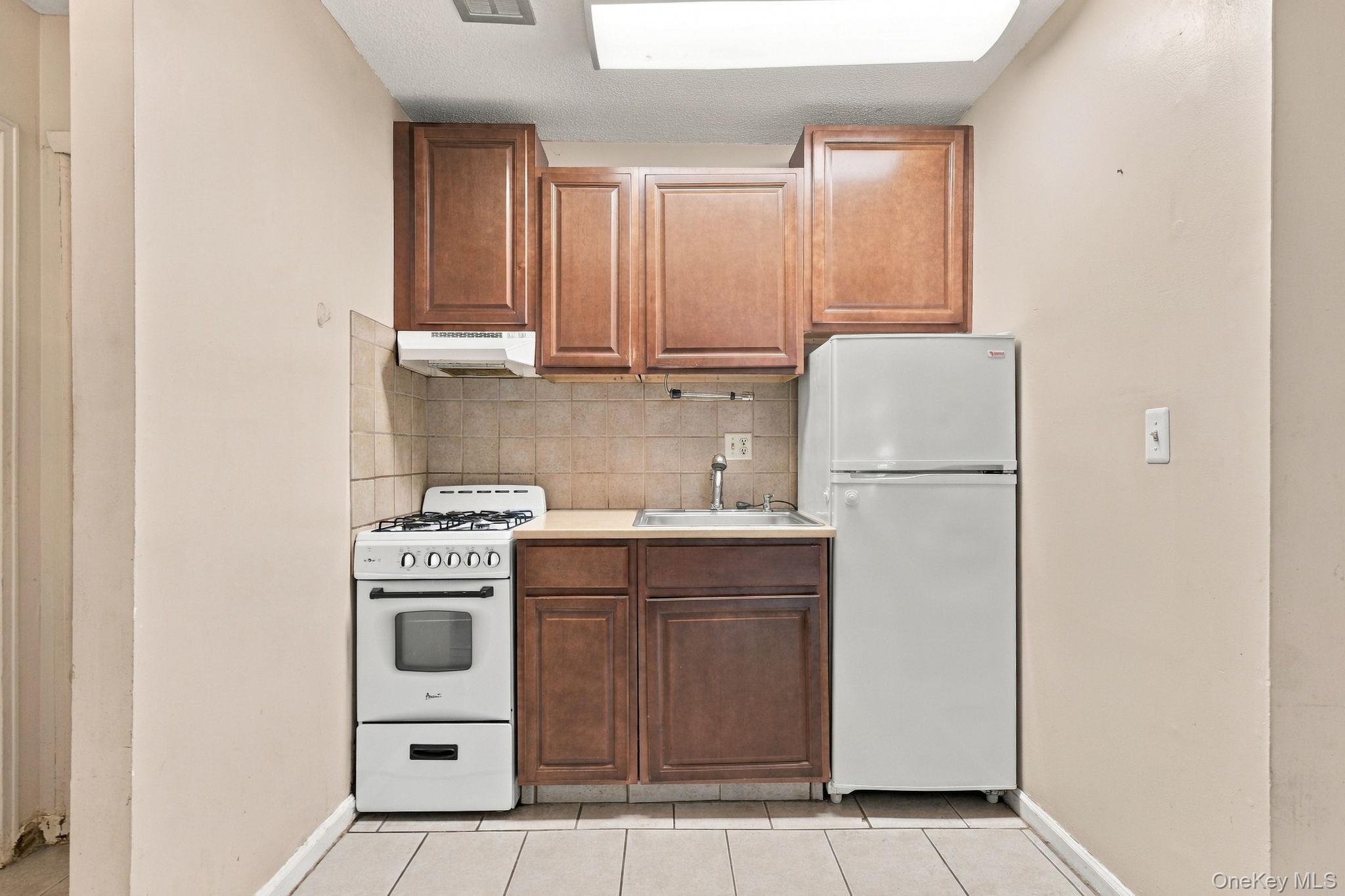2301 Barclay Manor, Unit 23A photo 5