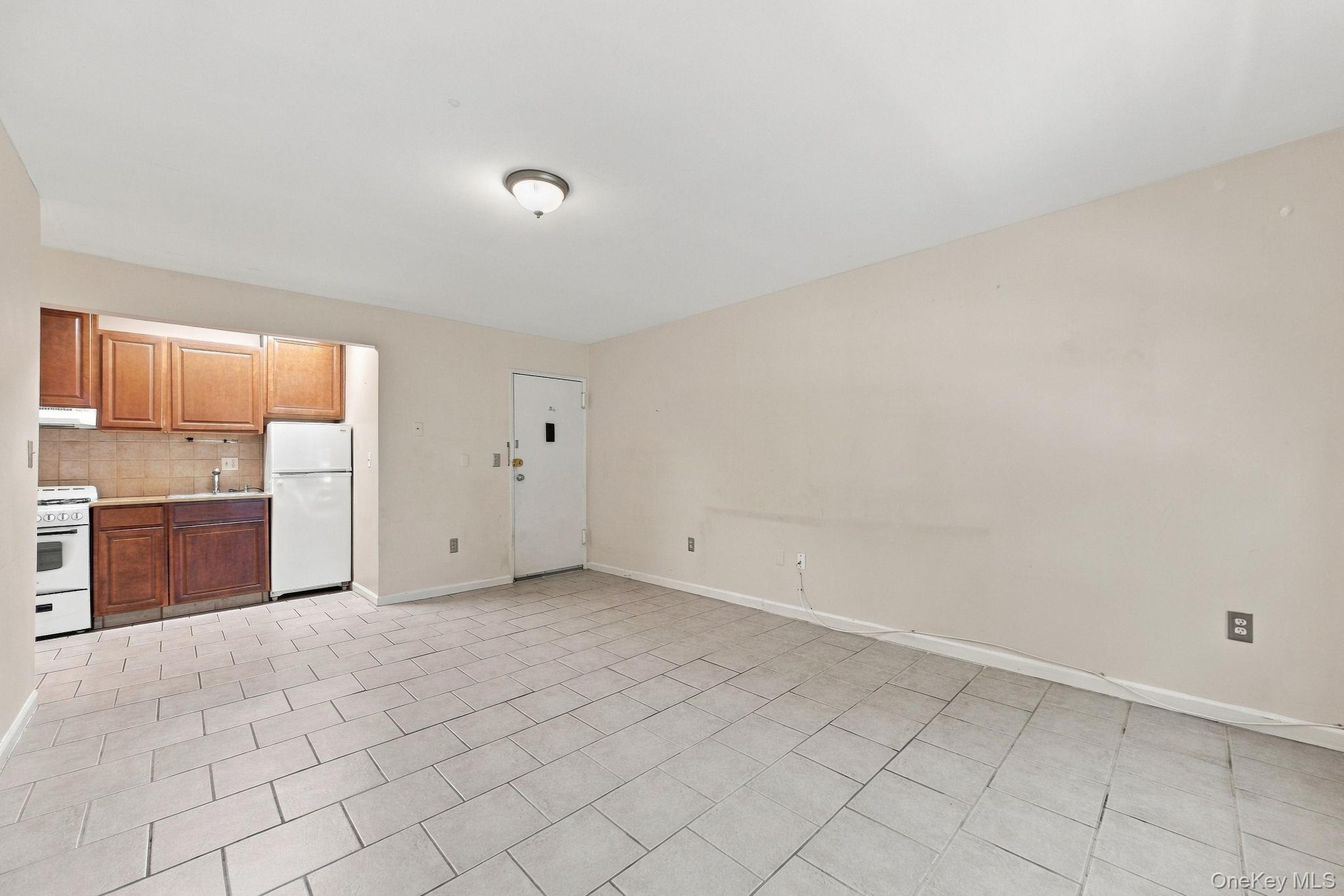 2301 Barclay Manor, Unit 23A photo 4