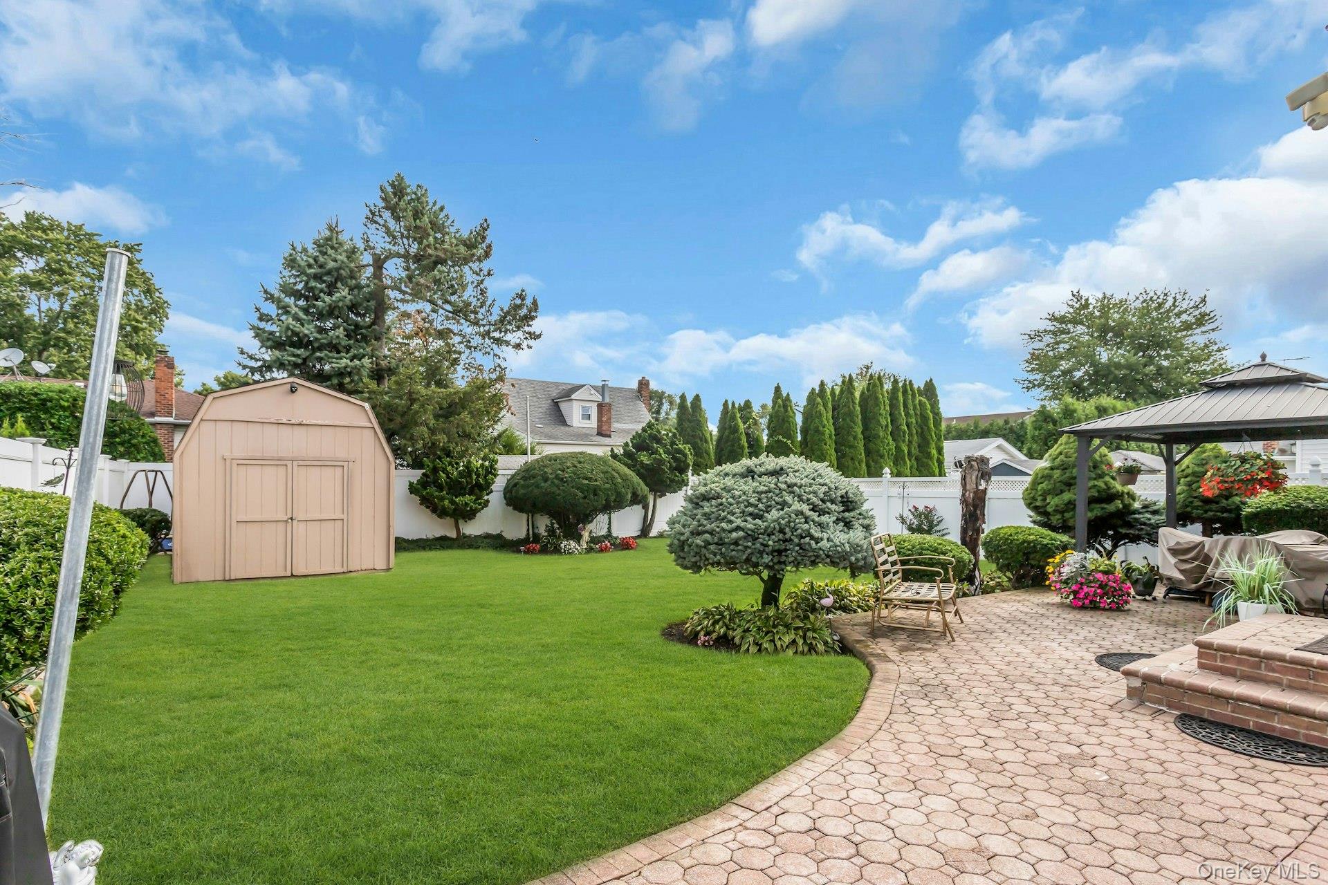 996 Merillon Avenue – For Sale photo 14