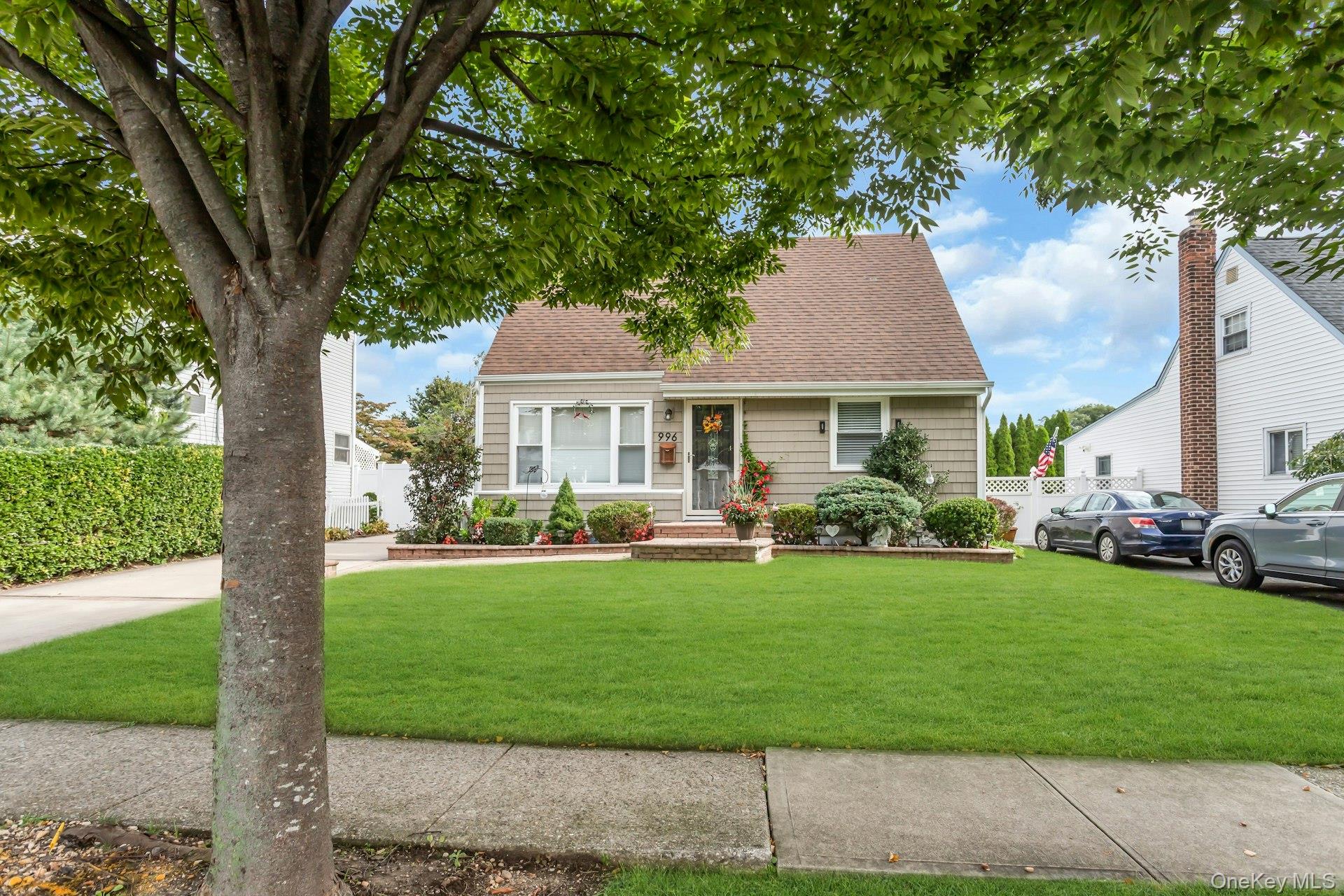 996 Merillon Avenue – For Sale