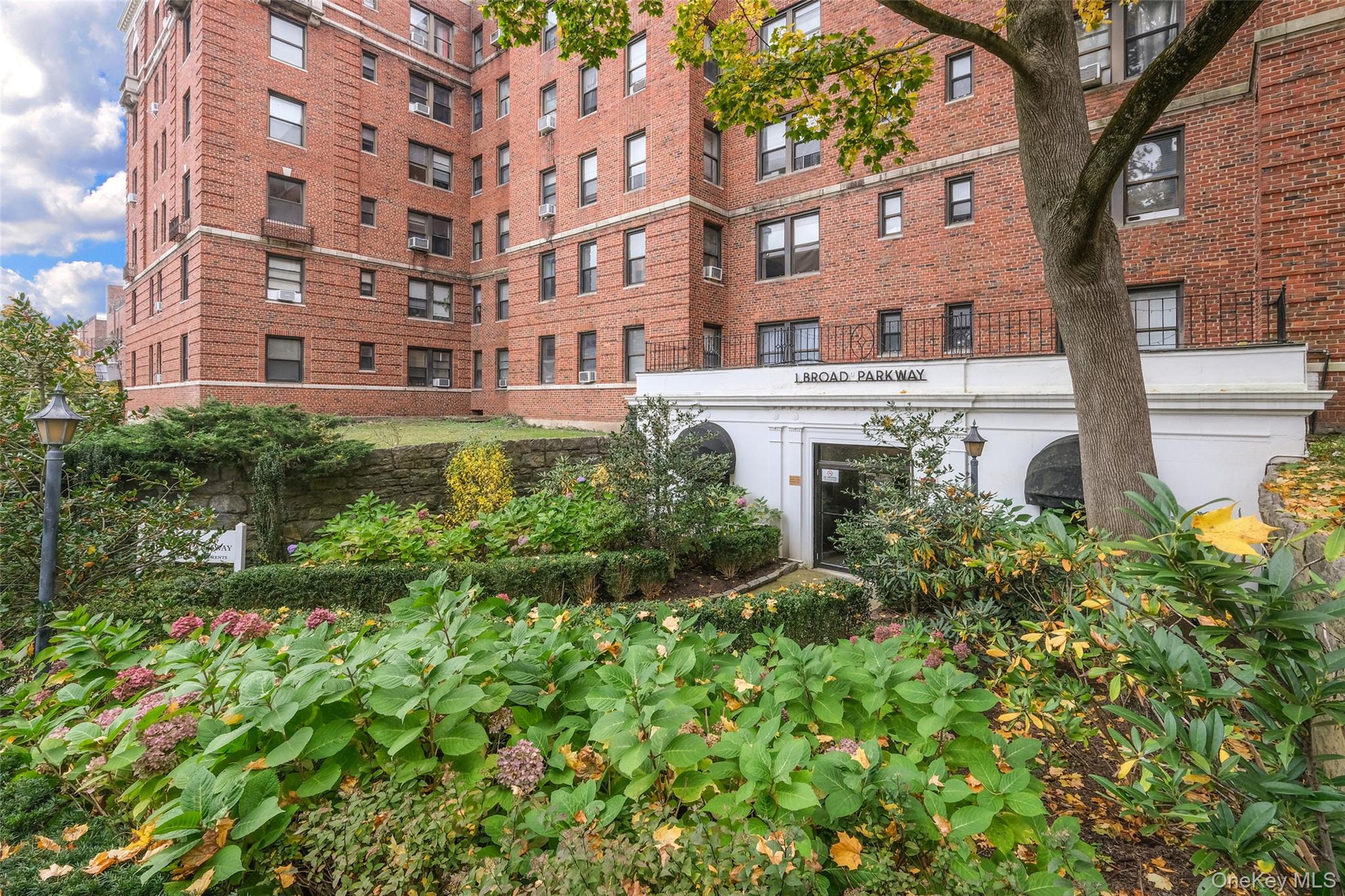 1 Broad Parkway, Unit 4L photo 4