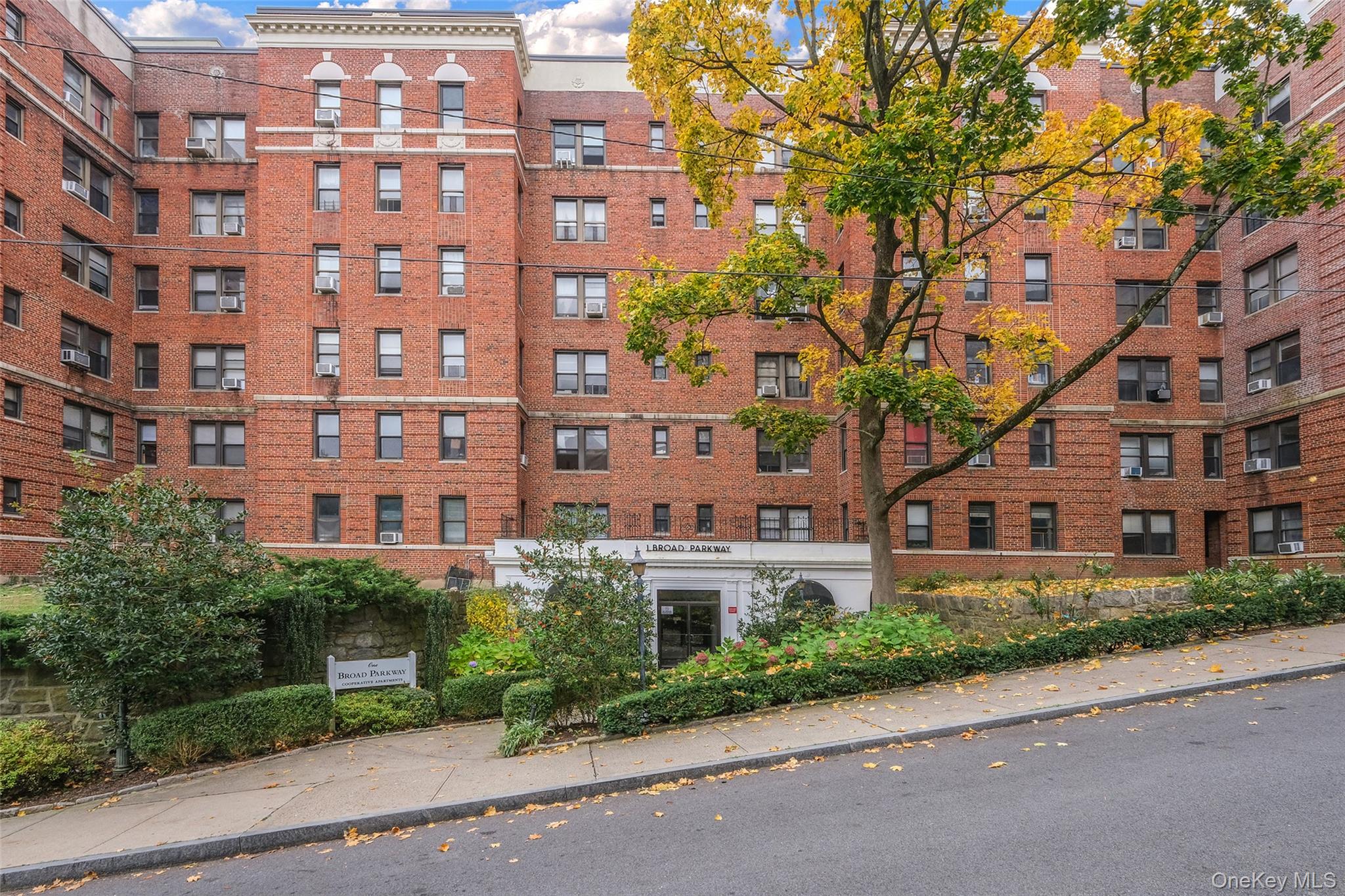1 Broad Parkway, Unit 4L photo 3