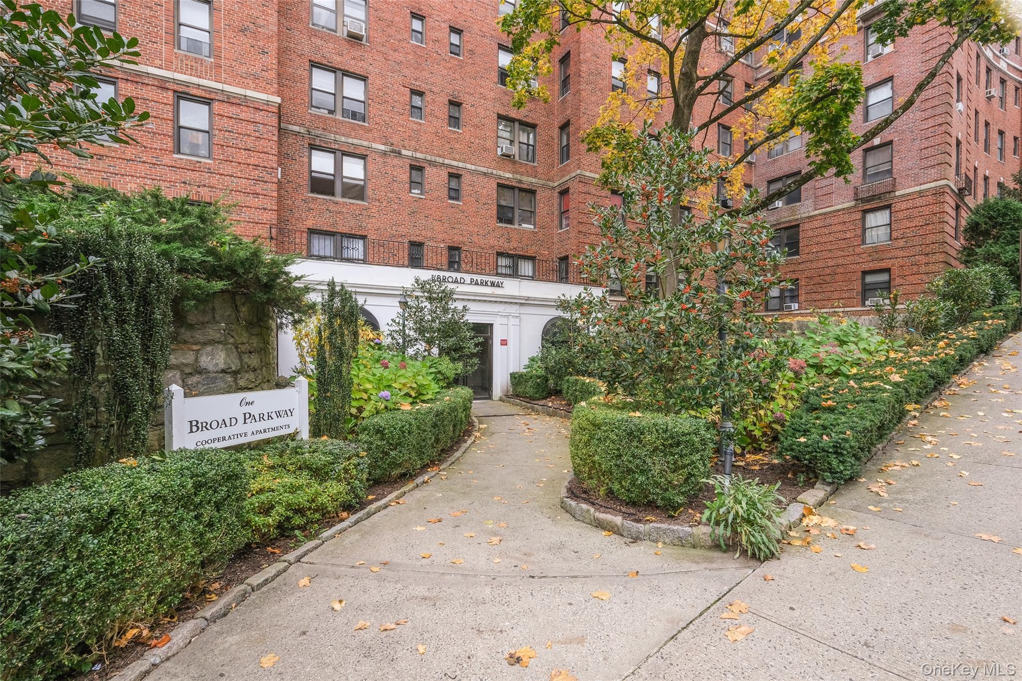1 Broad Parkway, Unit 4L photo 2