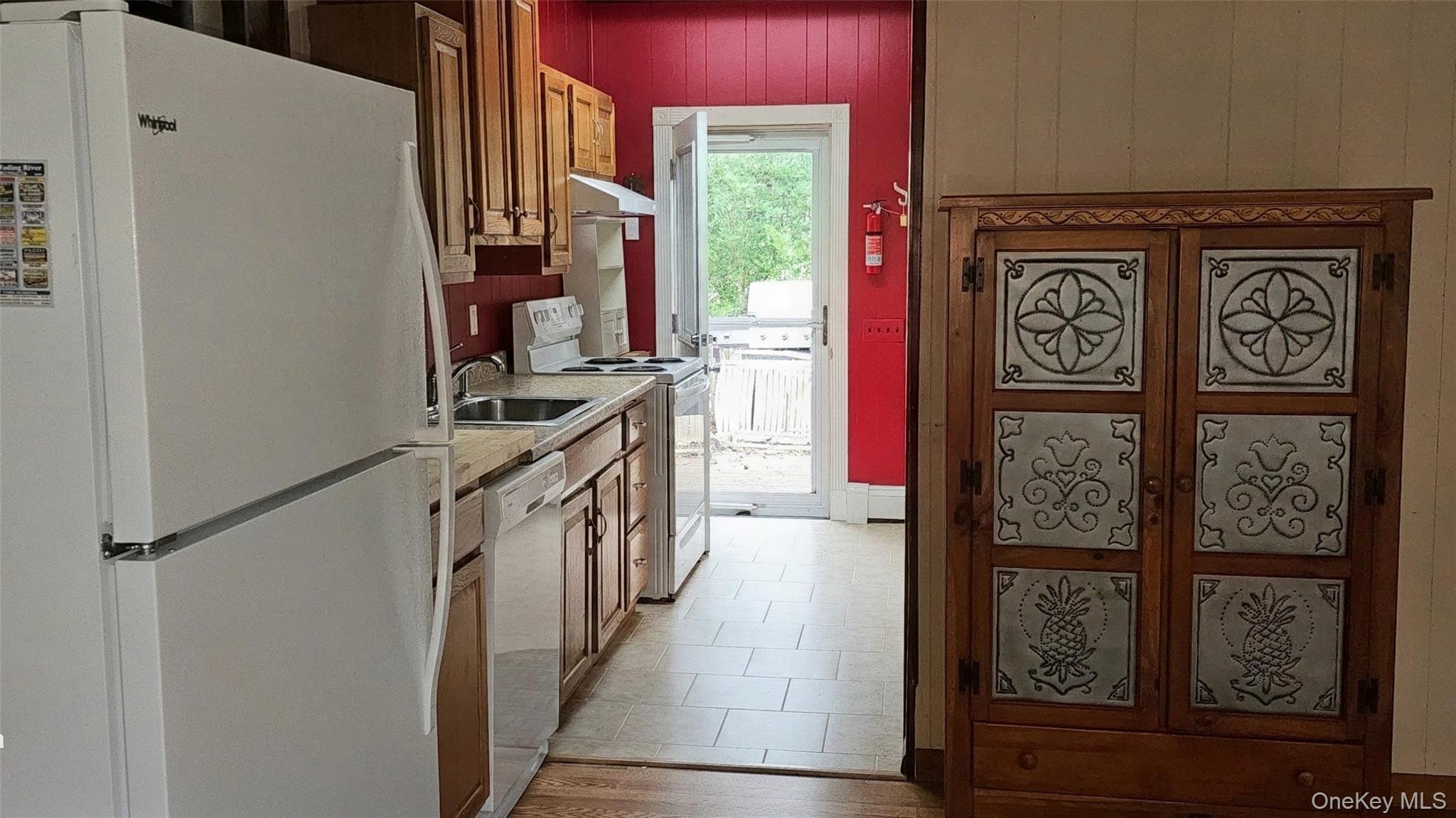 101 N Country Road – For Sale photo 3