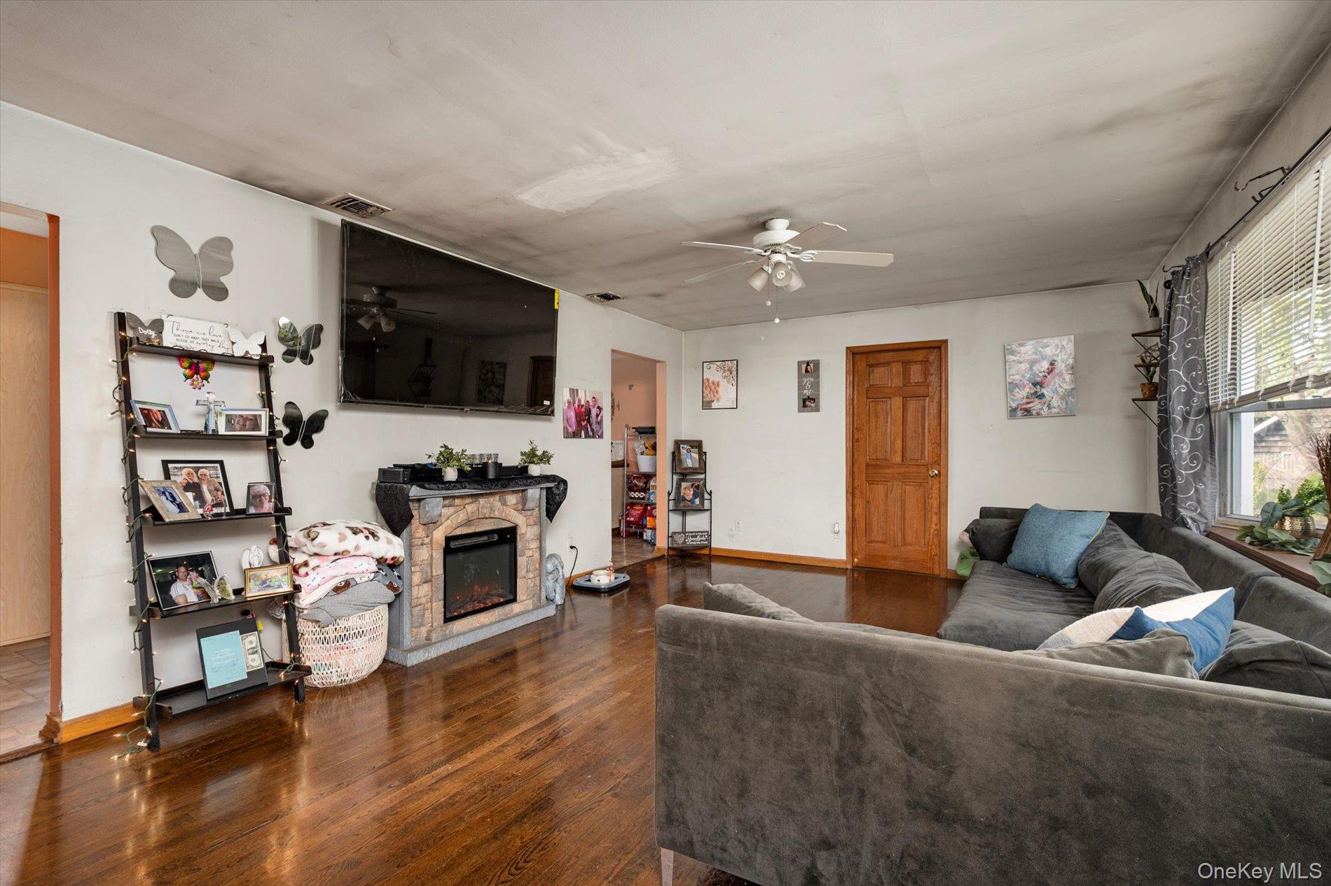 270 Old Commack Road – For Sale photo 3