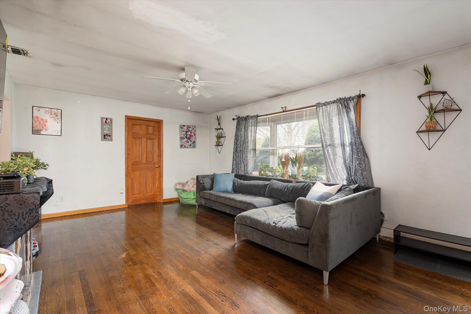 270 Old Commack Road – For Sale photo 4