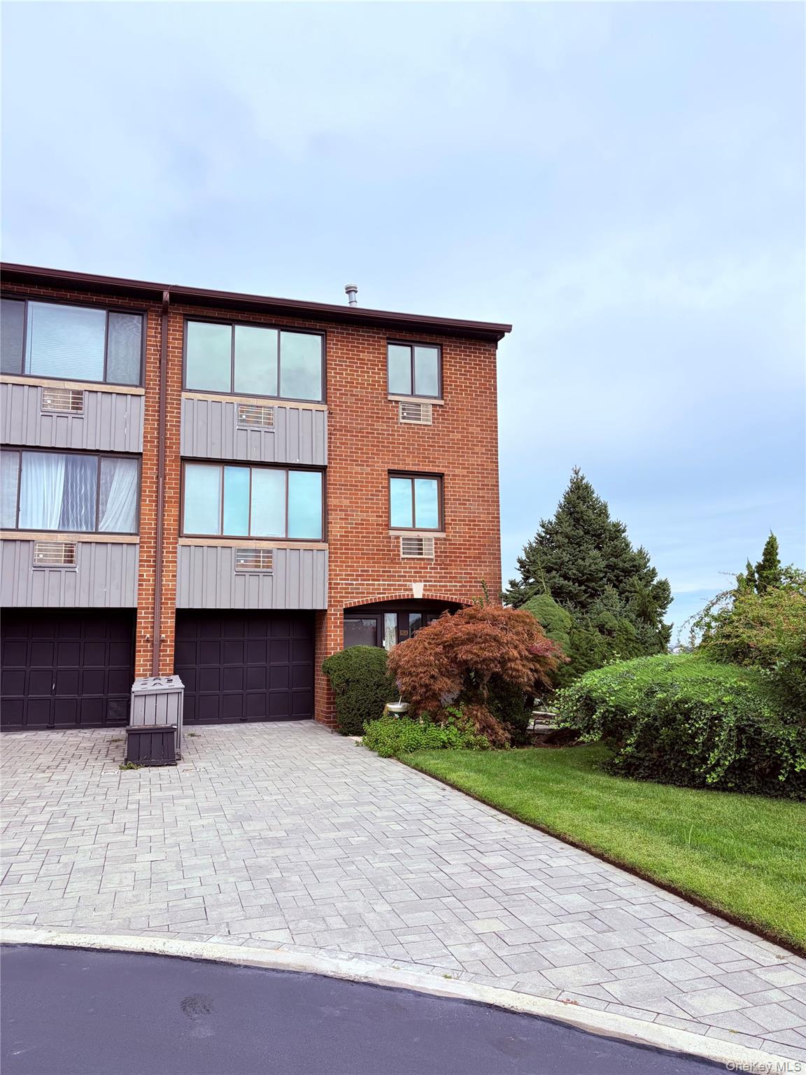 15419 Riverside Drive, Unit 24B